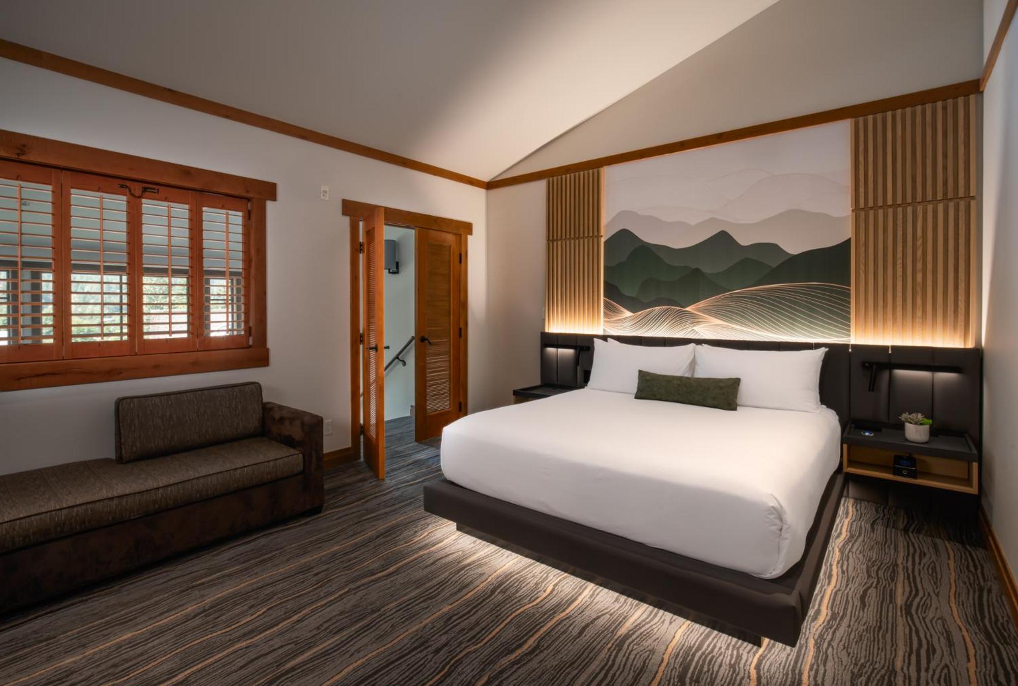 Two-Bedroom Suite - Photo 4