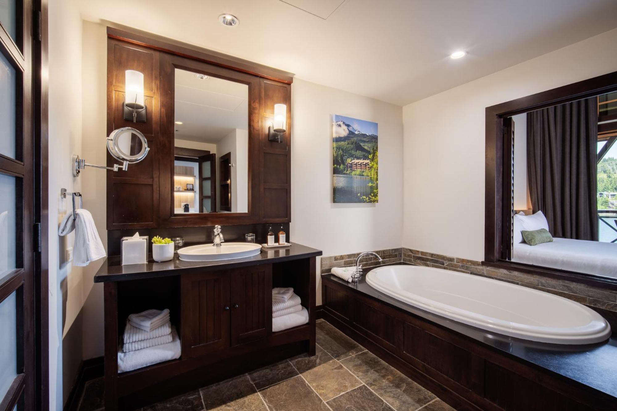 Two-Bedroom Suite with Lake View - Photo 4