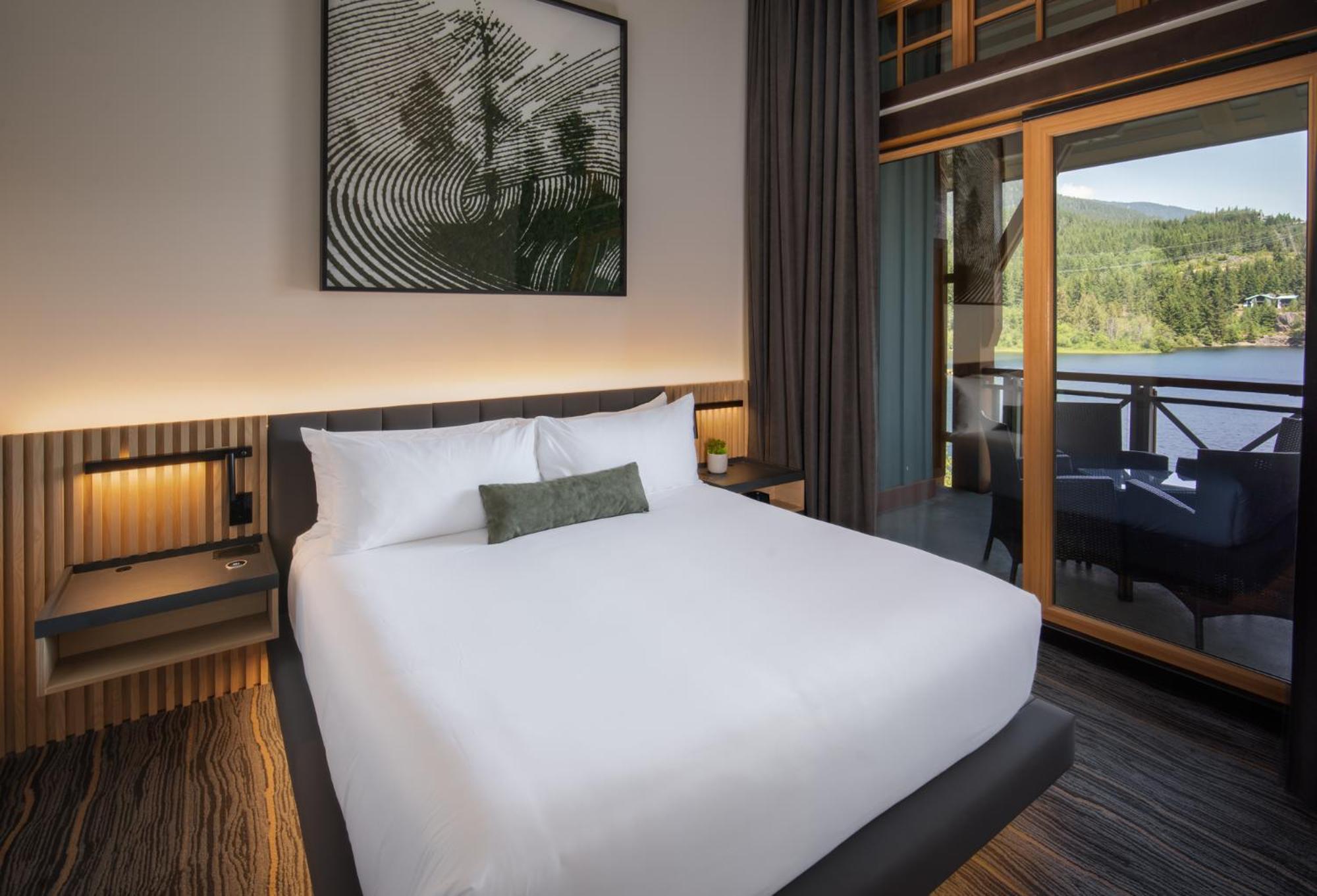 Two-Bedroom Suite with Lake View - Photo 1