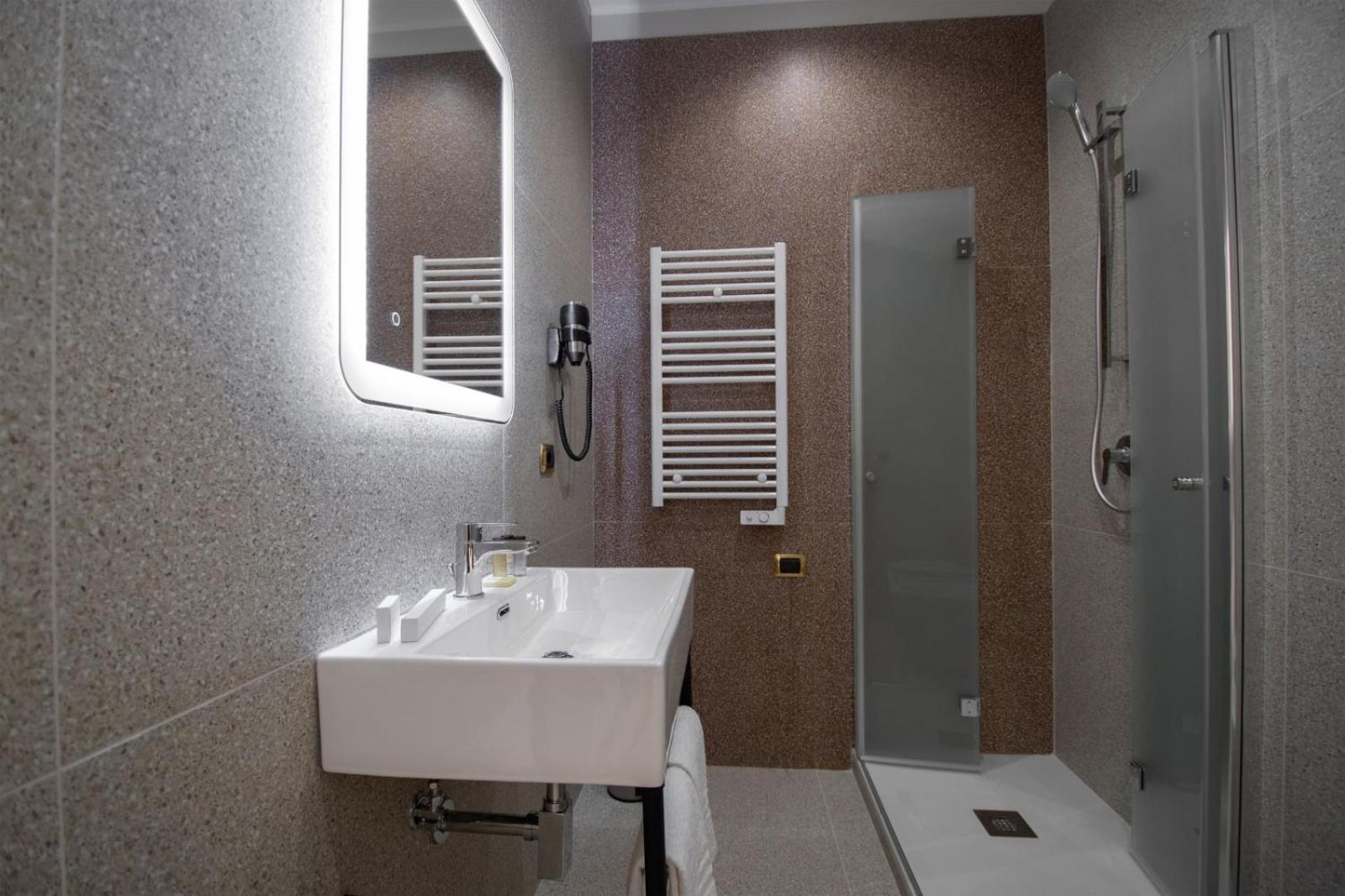 Double Room with Private Bathroom photo 2