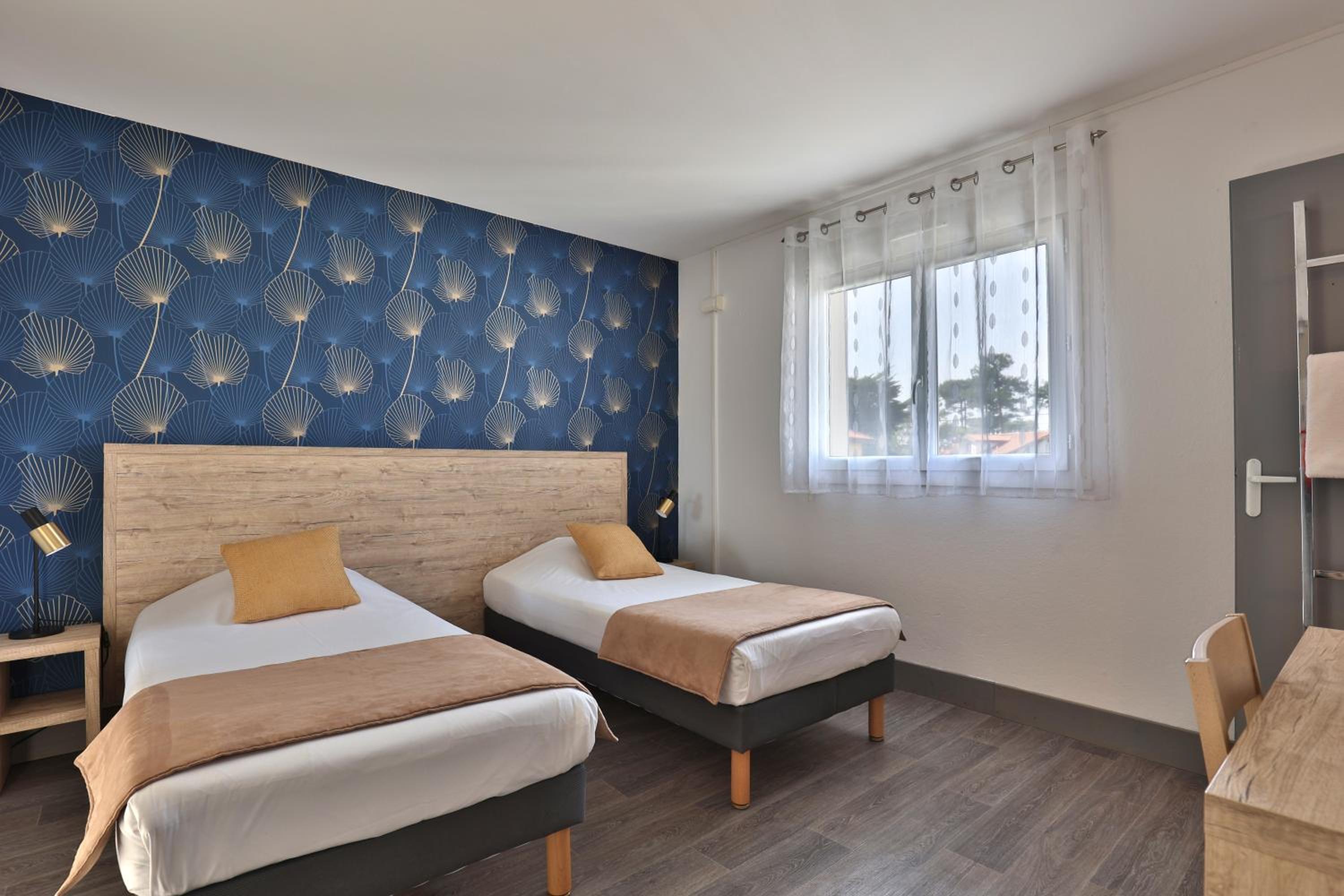 Standard Twin Room photo 2