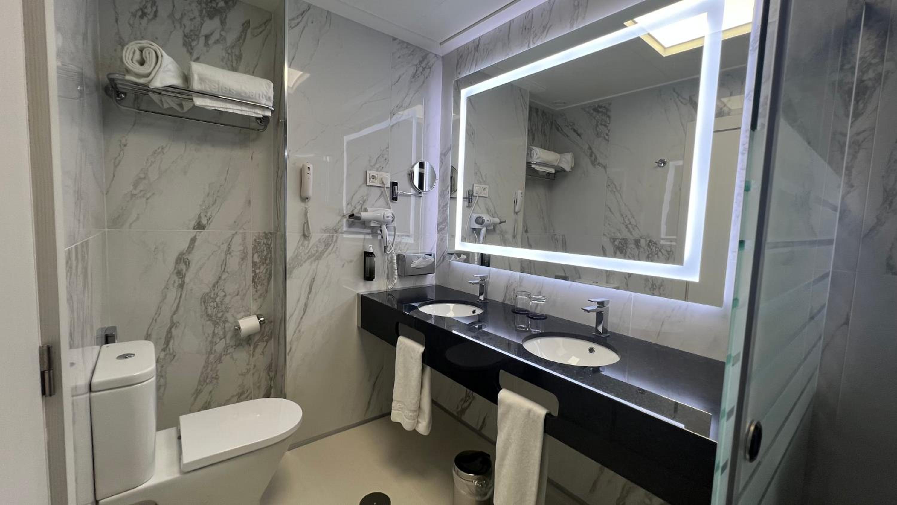 Executive Room - Photo 11