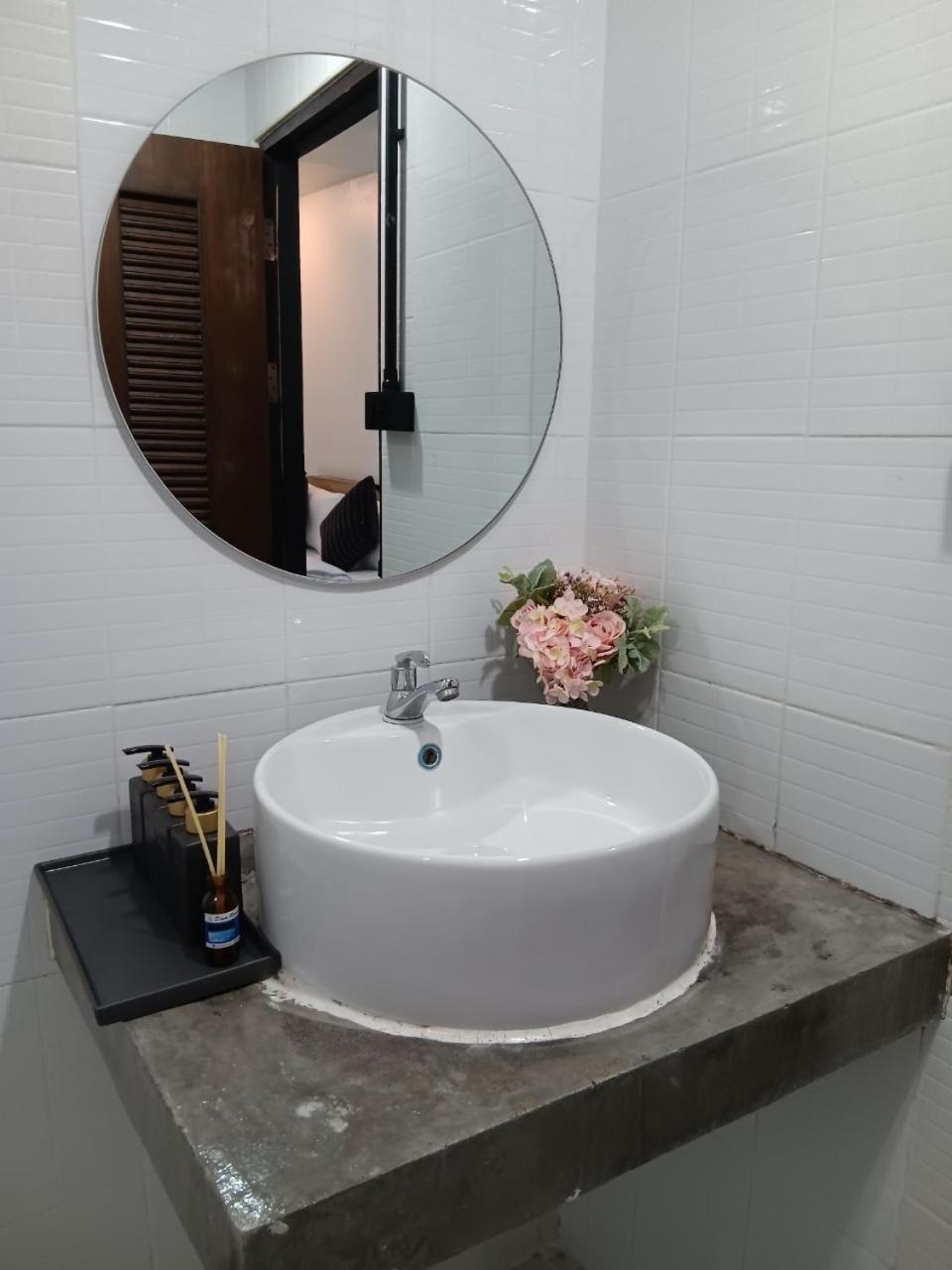 Deluxe Double Room (2 Adults + 1 Child) - Photo 3