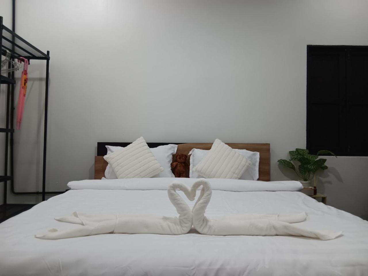 Deluxe Double Room (2 Adults + 1 Child)