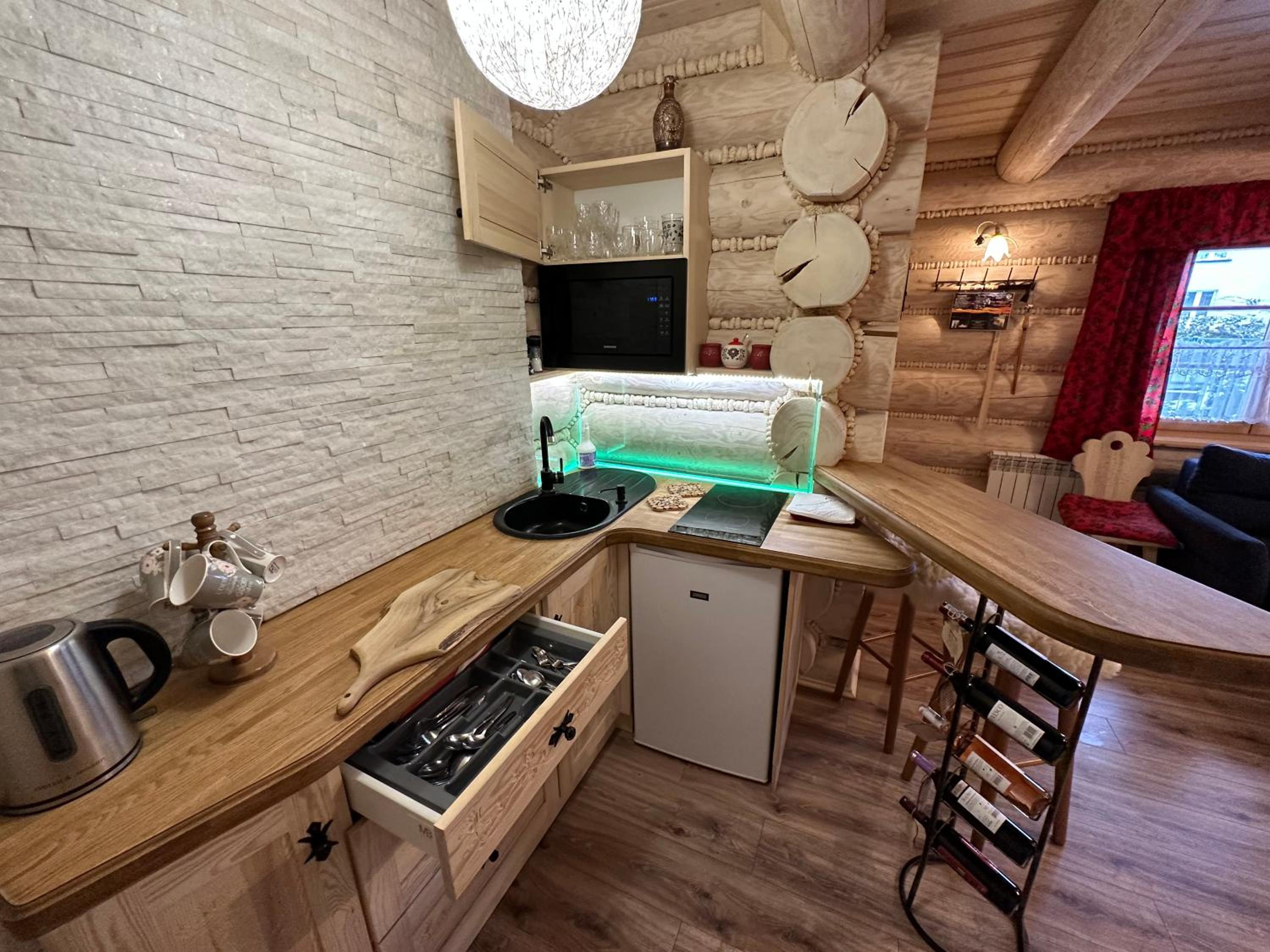 Apartment with Terrace - Photo 13