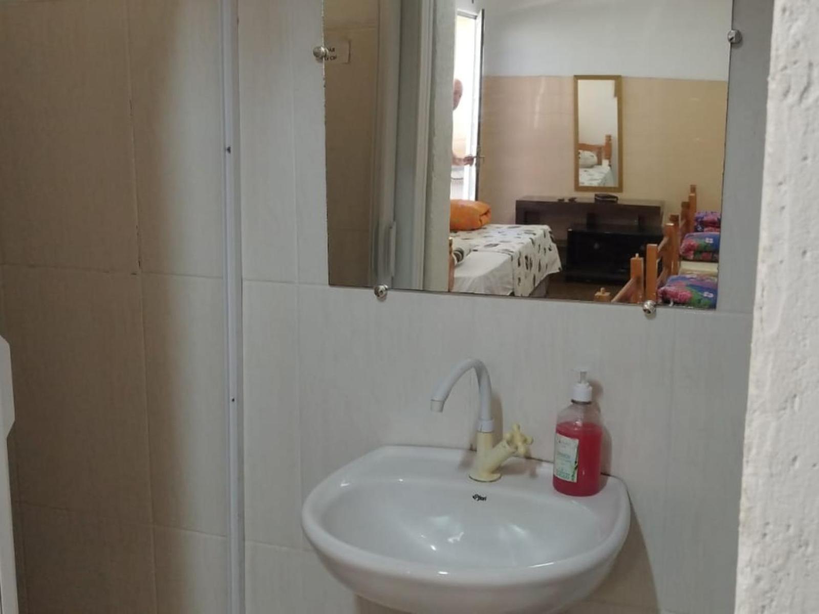 Family Room with Private Bathroom photo 3
