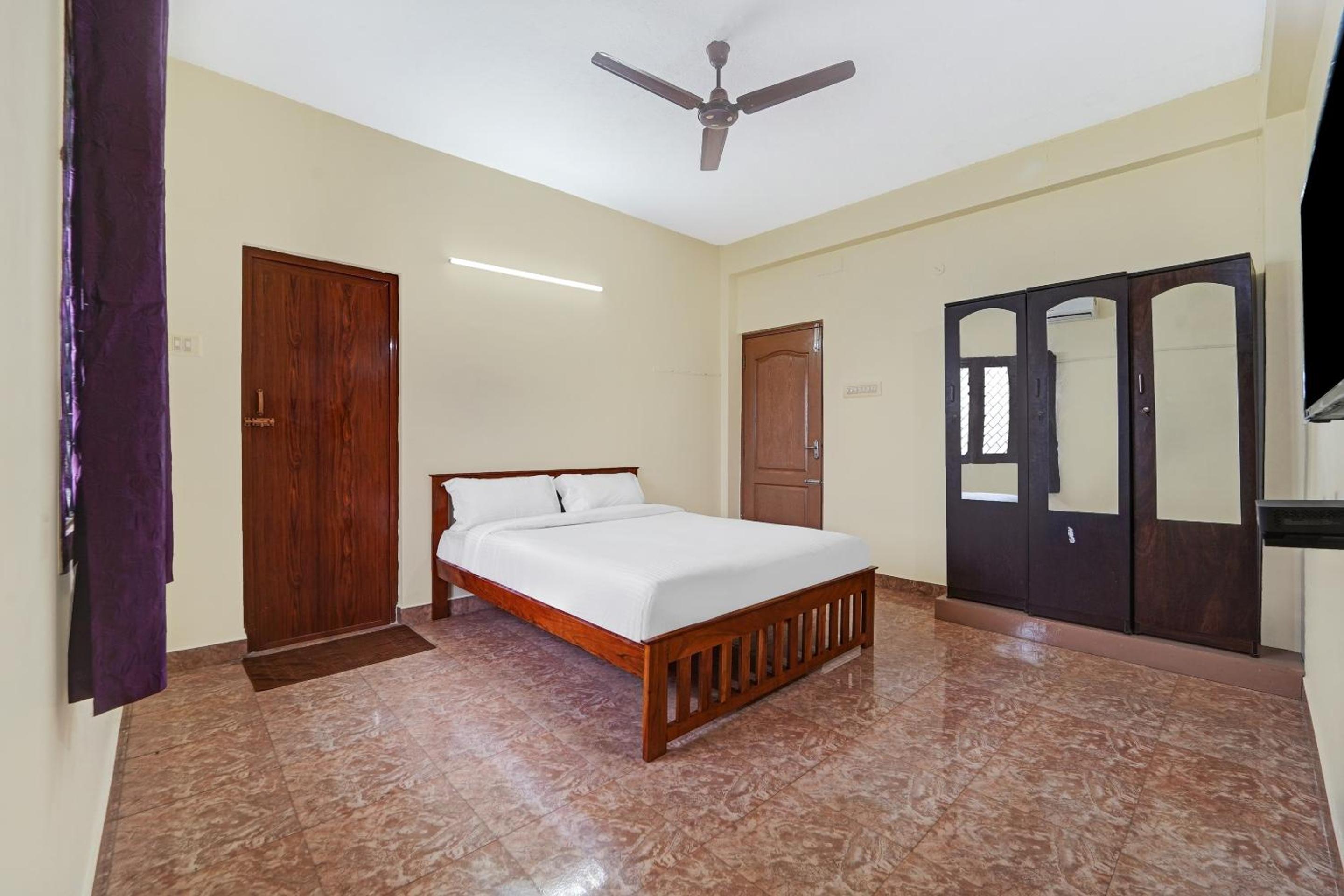 Standard Double Room - Photo 8