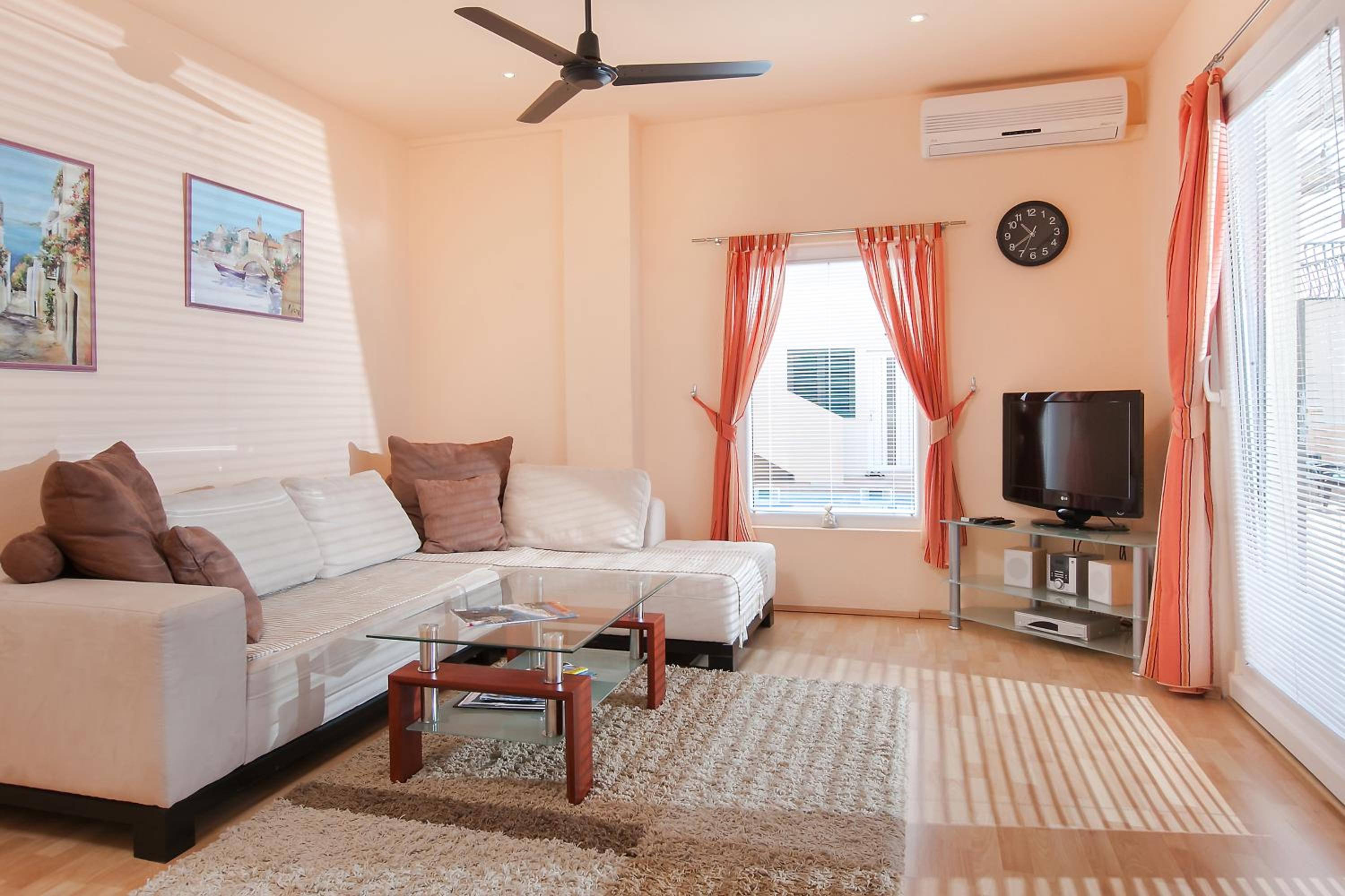 Three-Bedroom Apartment photo 1