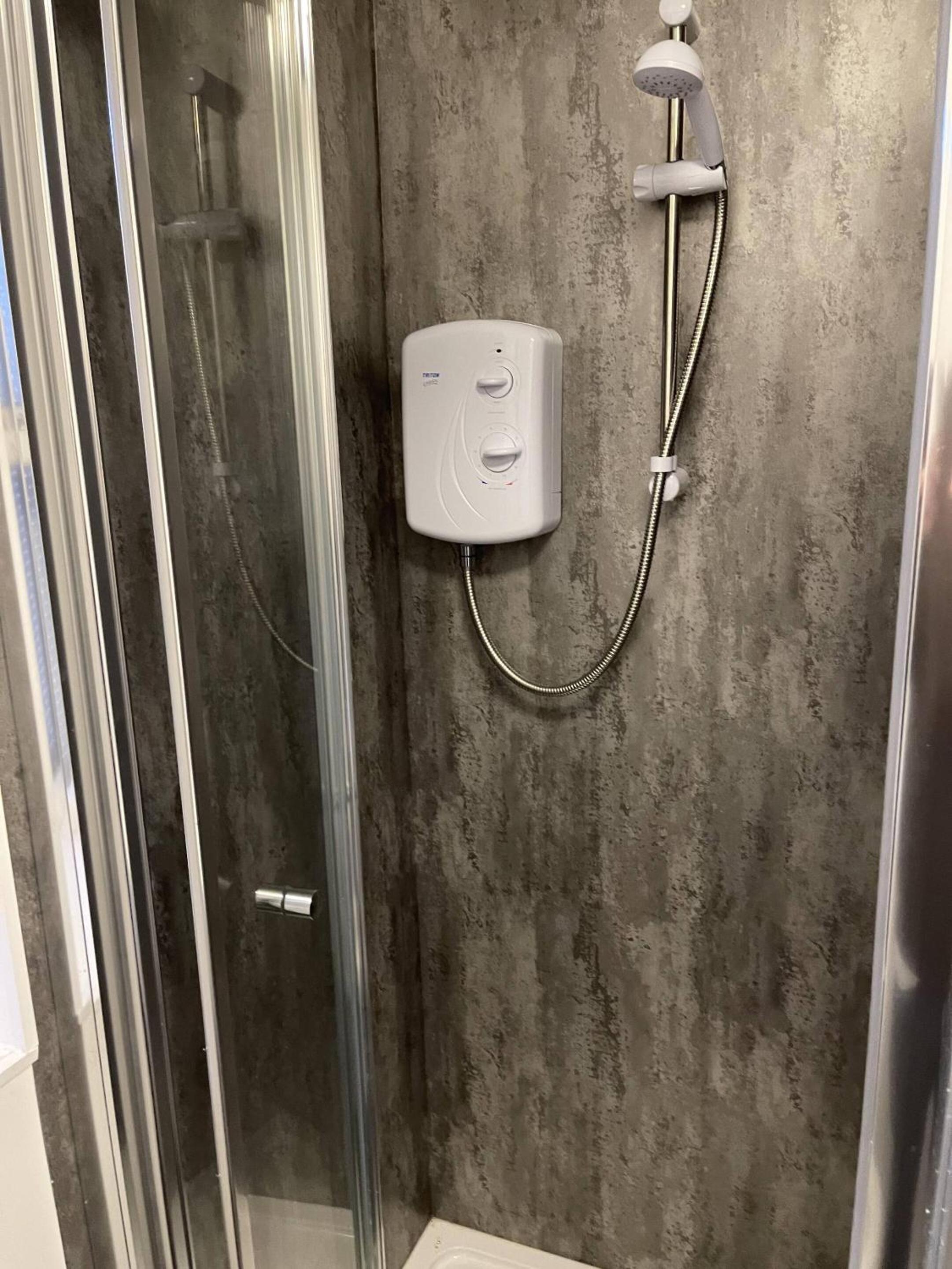 Twin Room with Private Bathroom photo 2