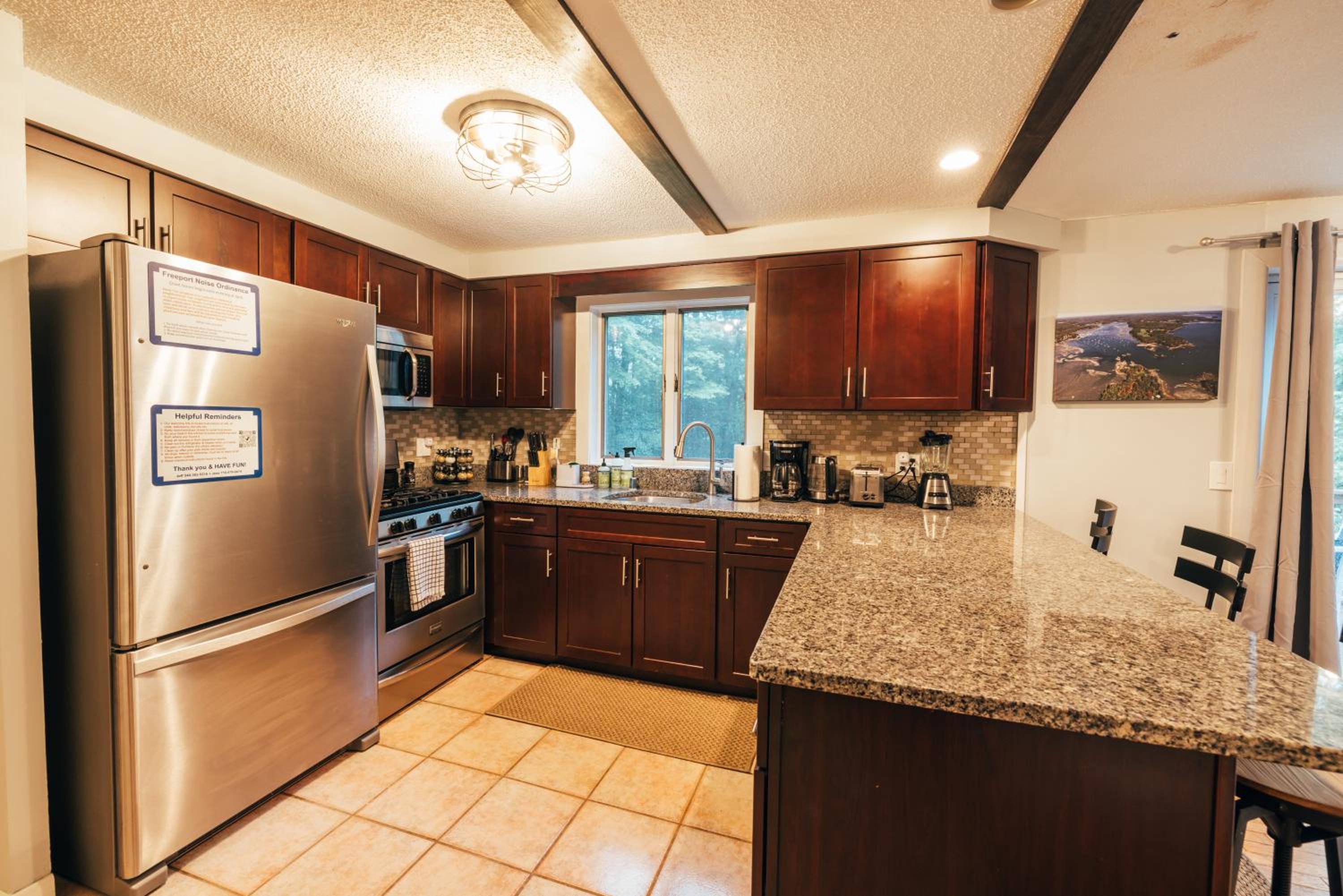 Five-Bedroom House photo 3