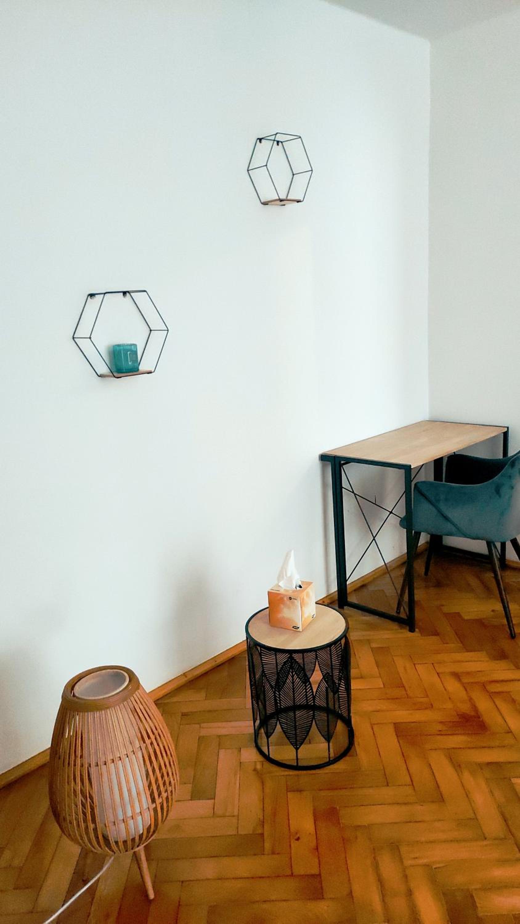 One-Bedroom Apartment - Photo 2