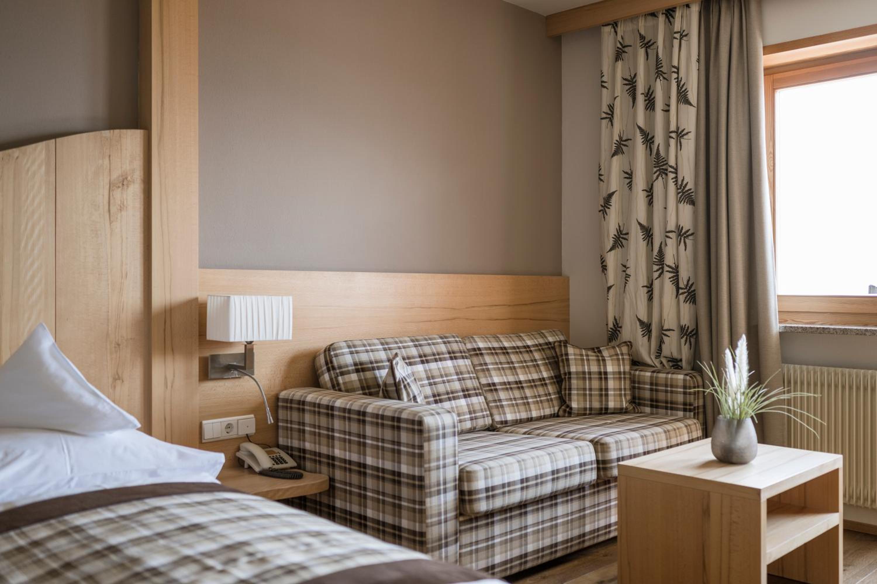 Economy Double Room with Balcony photo 2