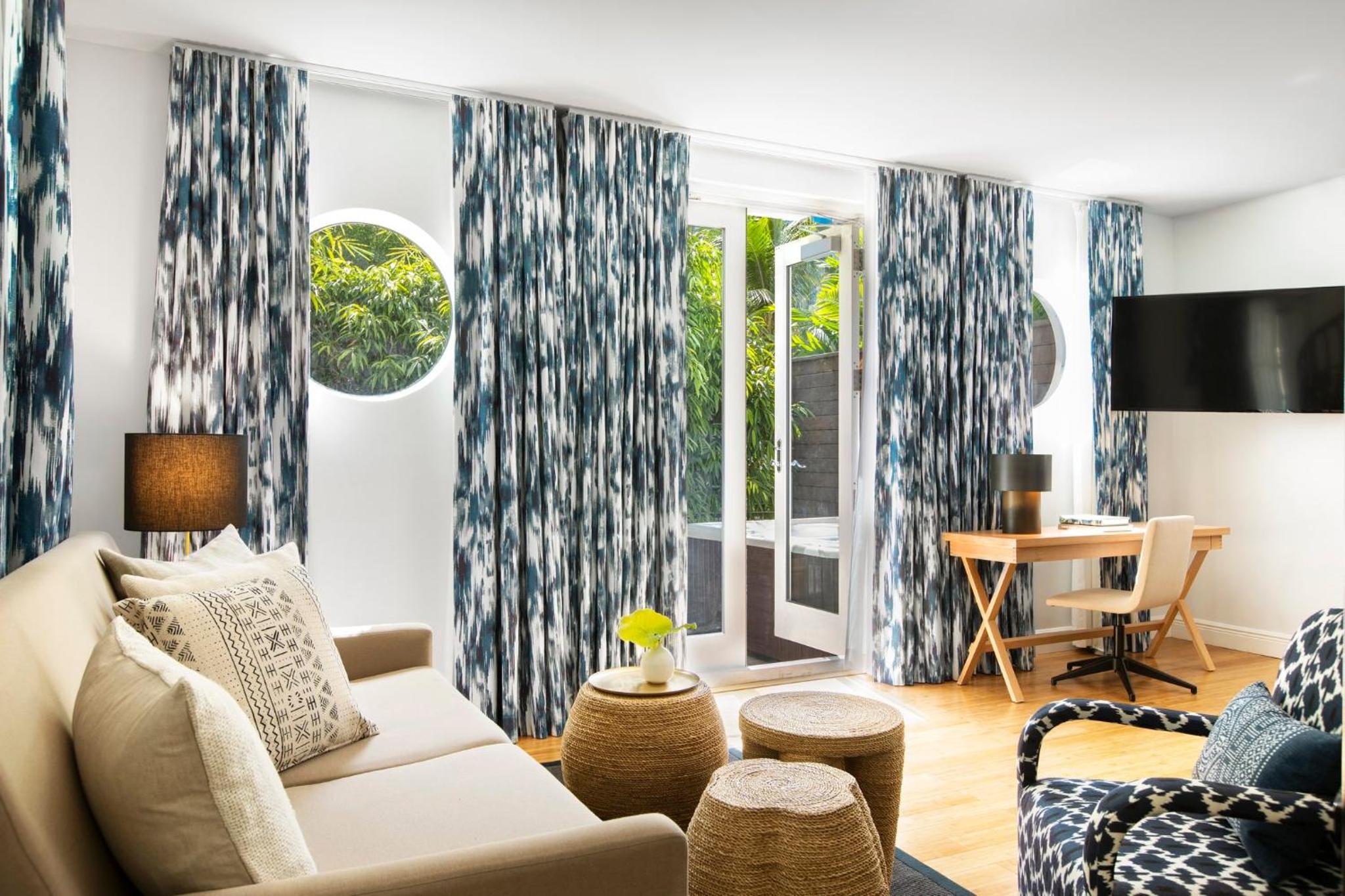 Deluxe Room with balcony - King Bed