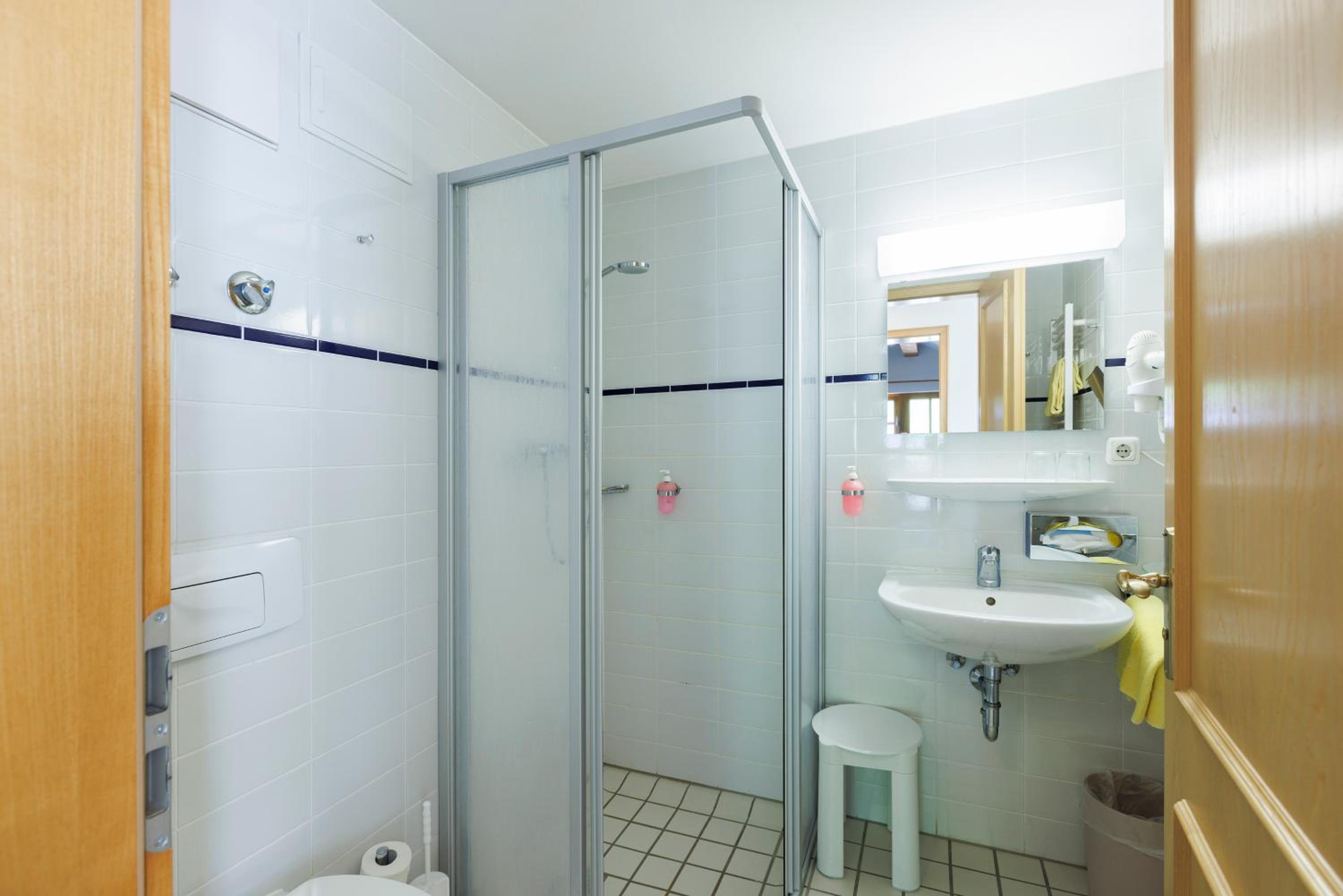 Double or Twin Room - Photo 2