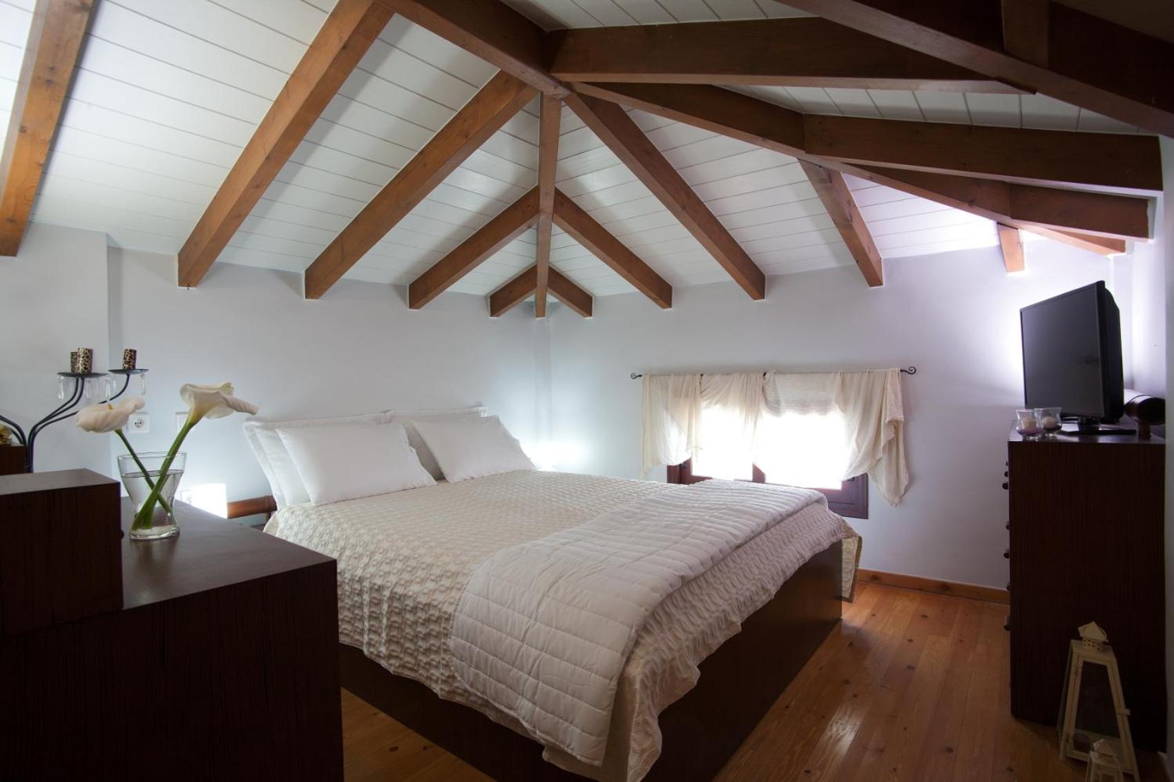 Three-Bedroom House - Photo 33