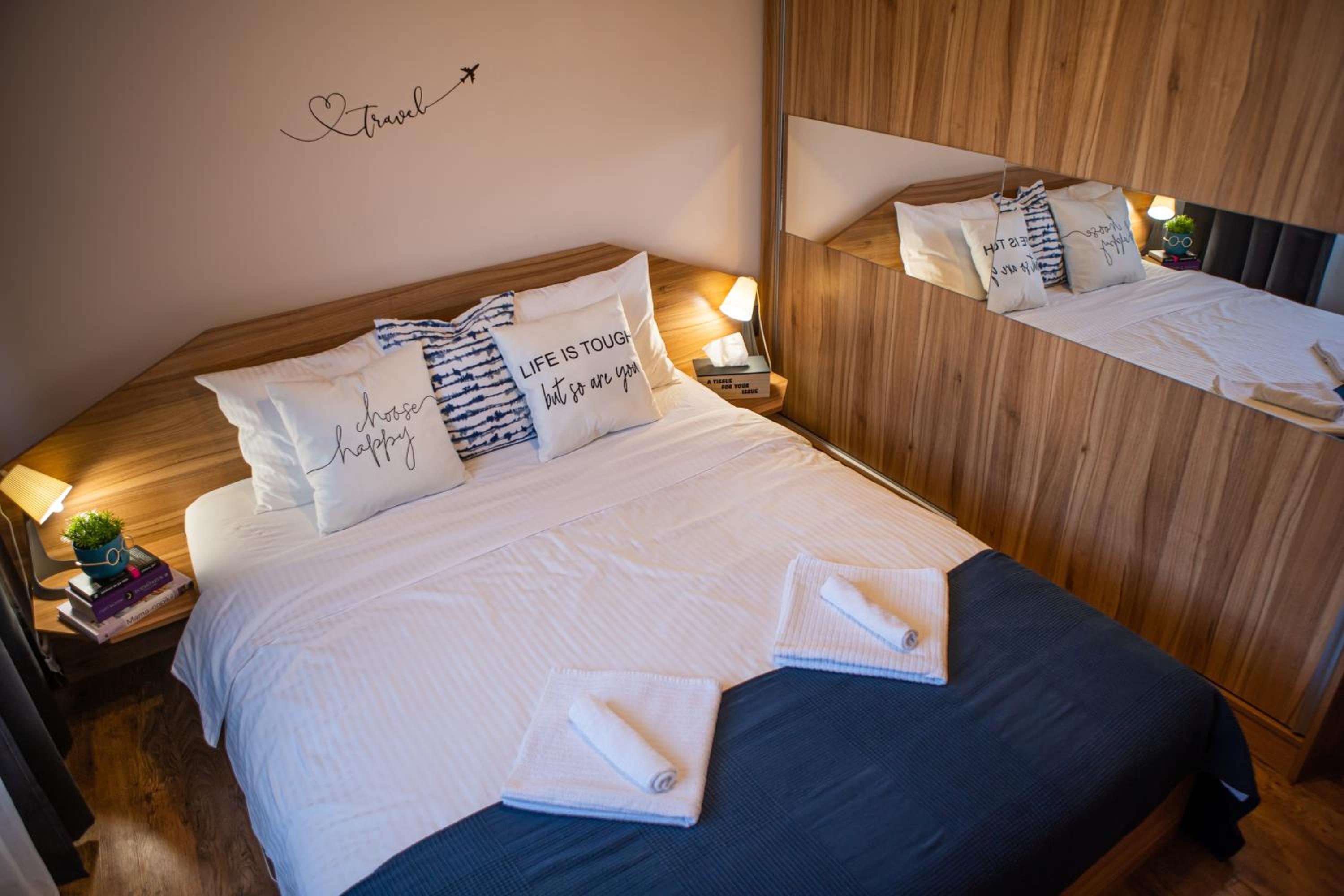 One-Bedroom Apartment - Photo 12