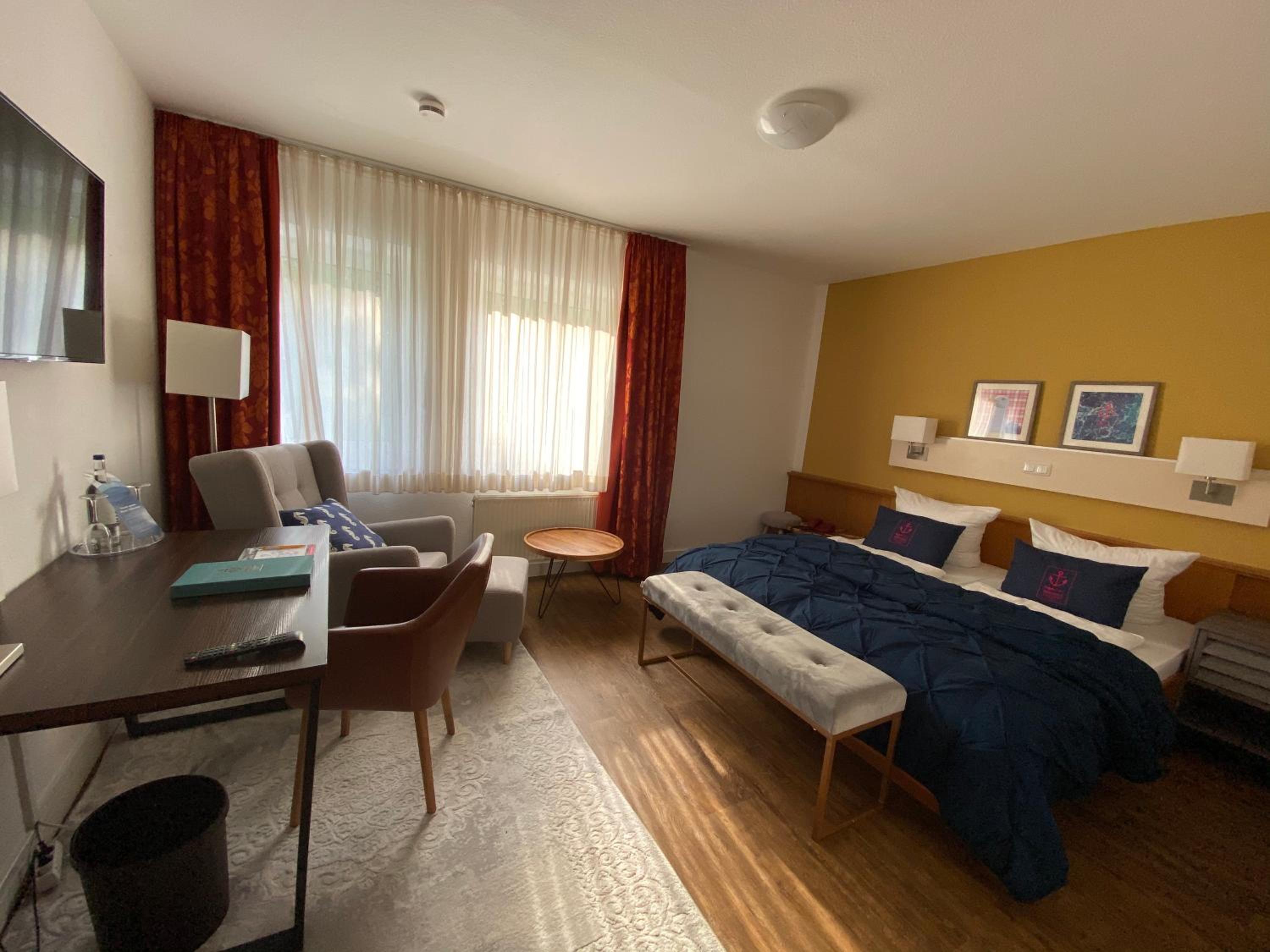 Double Room thumbnail 6