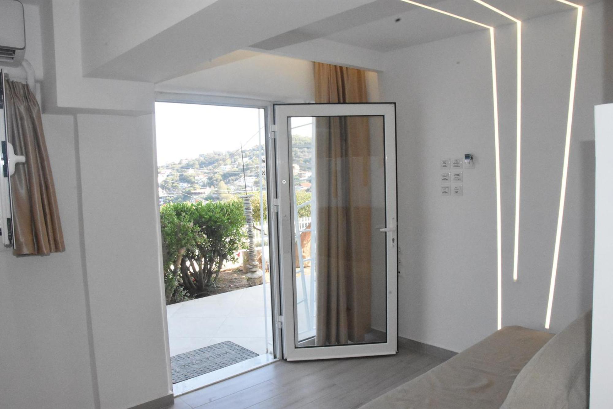 One-Bedroom House photo 2