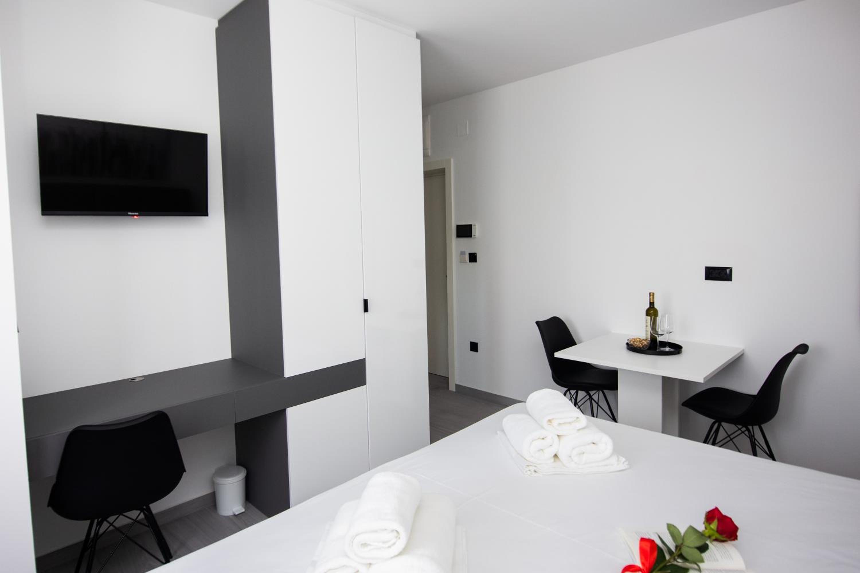 One-Bedroom Apartment photo 3