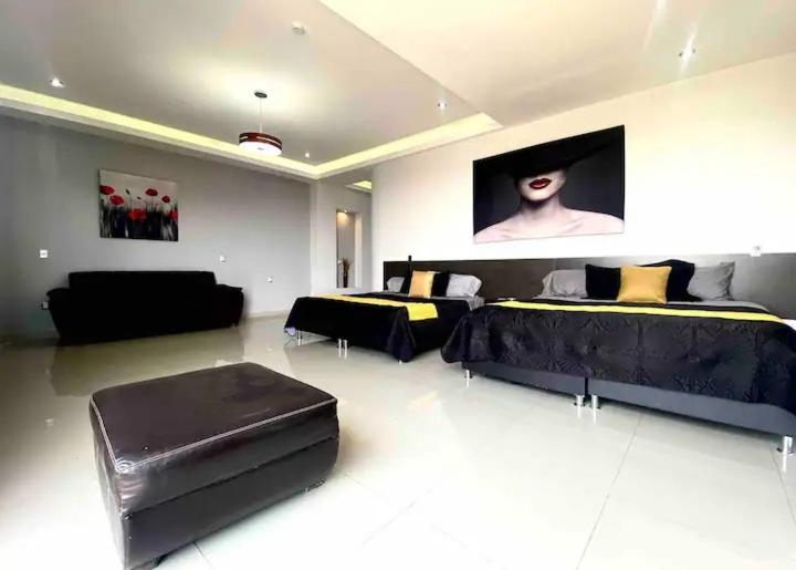 Family Room photo 1