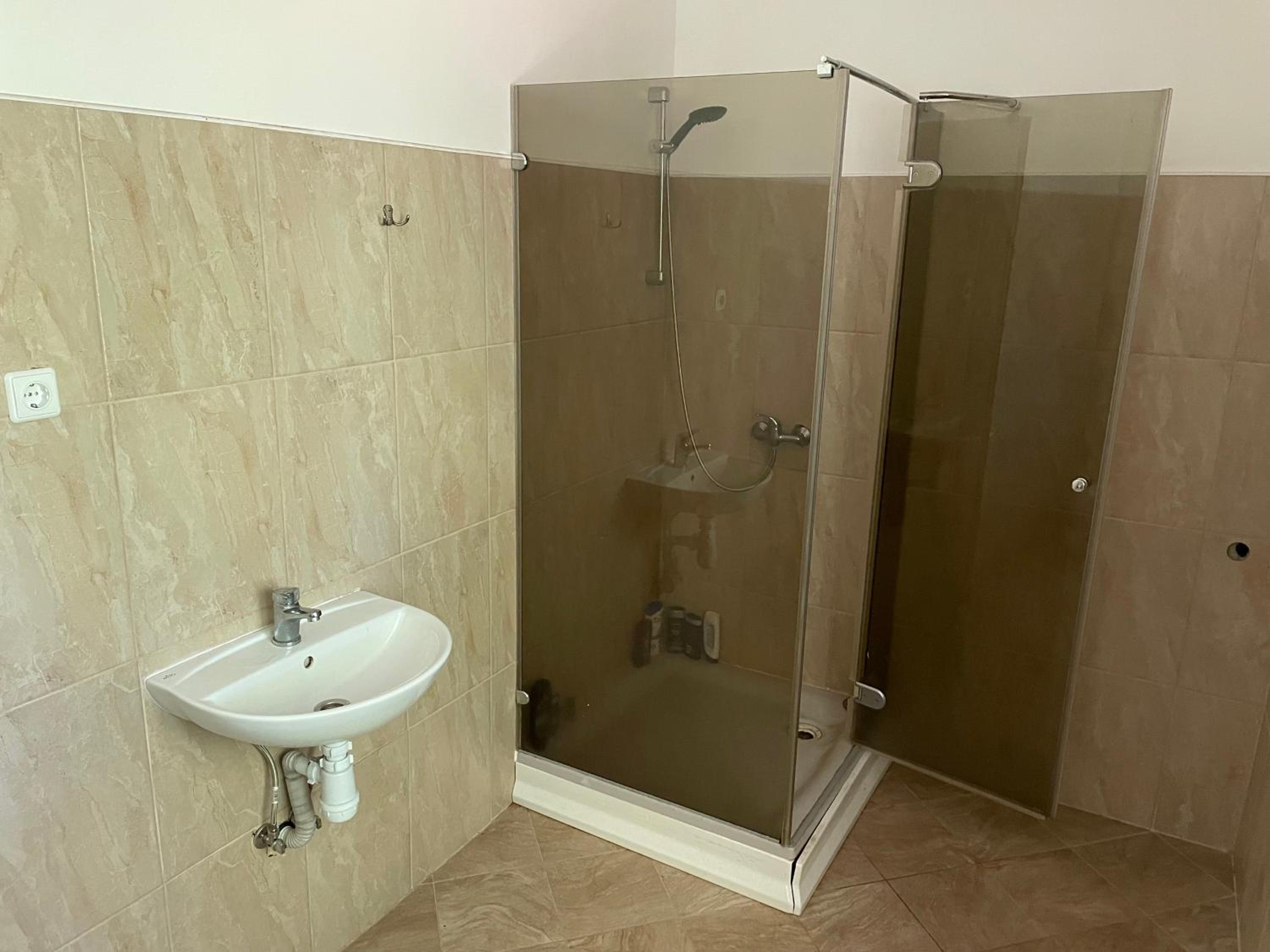 Twin Room with Shared Bathroom photo 2