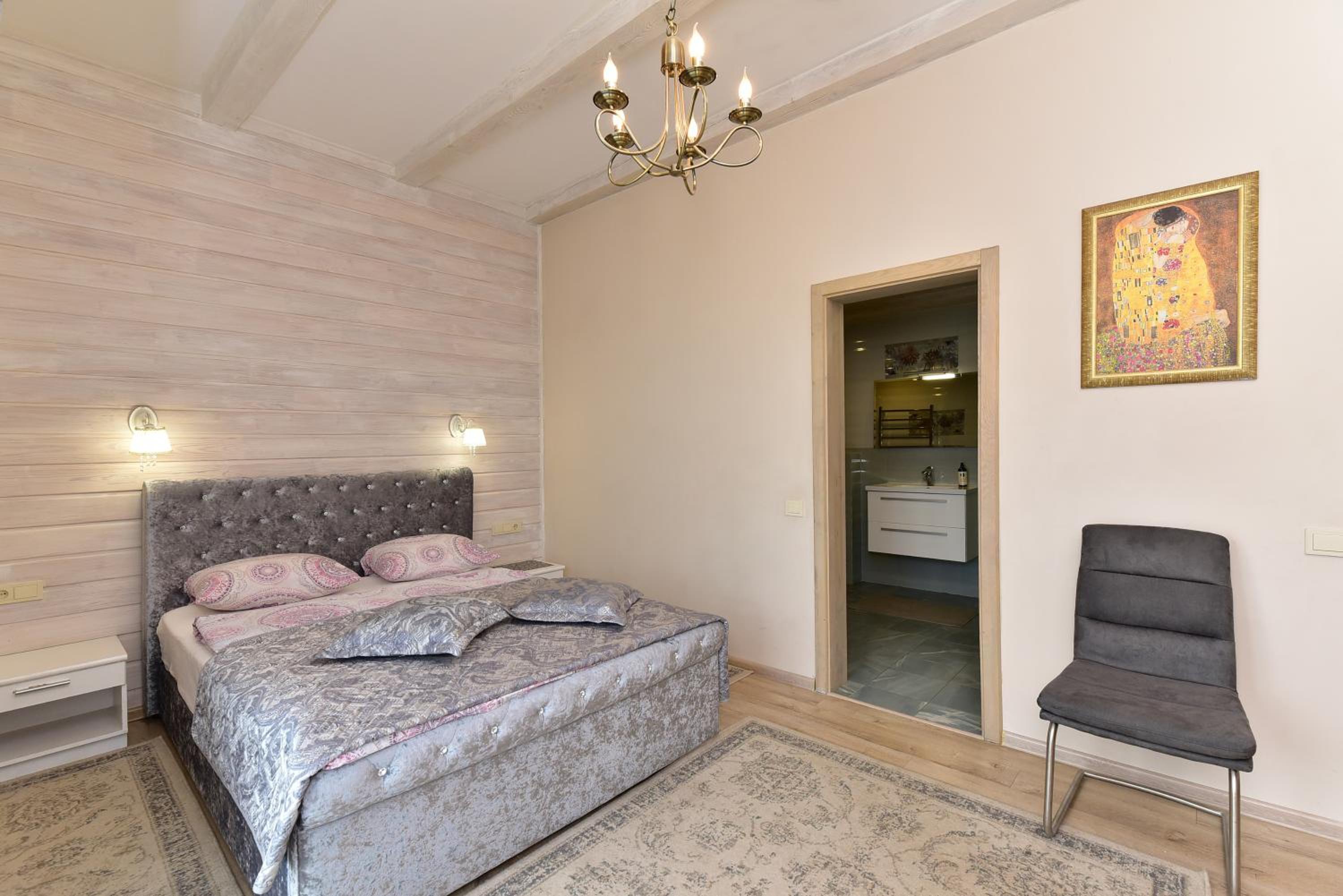 Apartment - Split Level - Photo 31