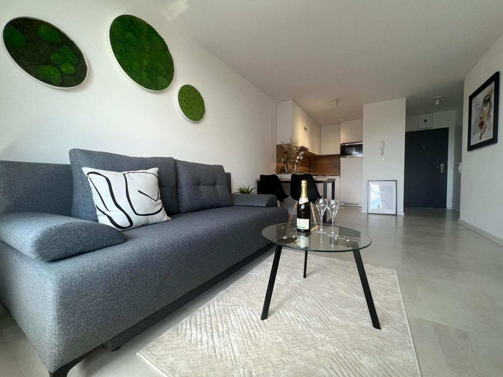 One-Bedroom Apartment photo 1