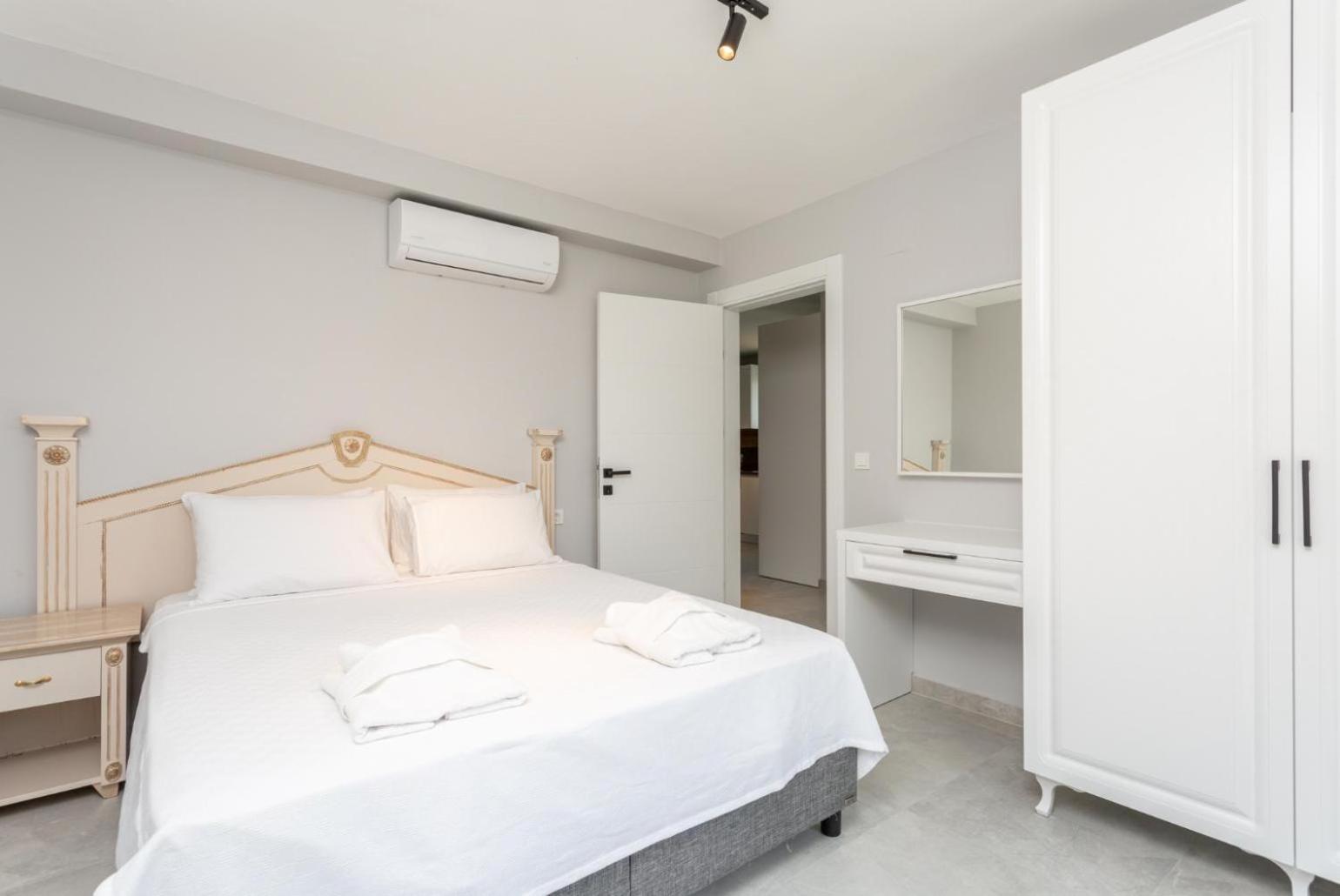 Villa photo 2