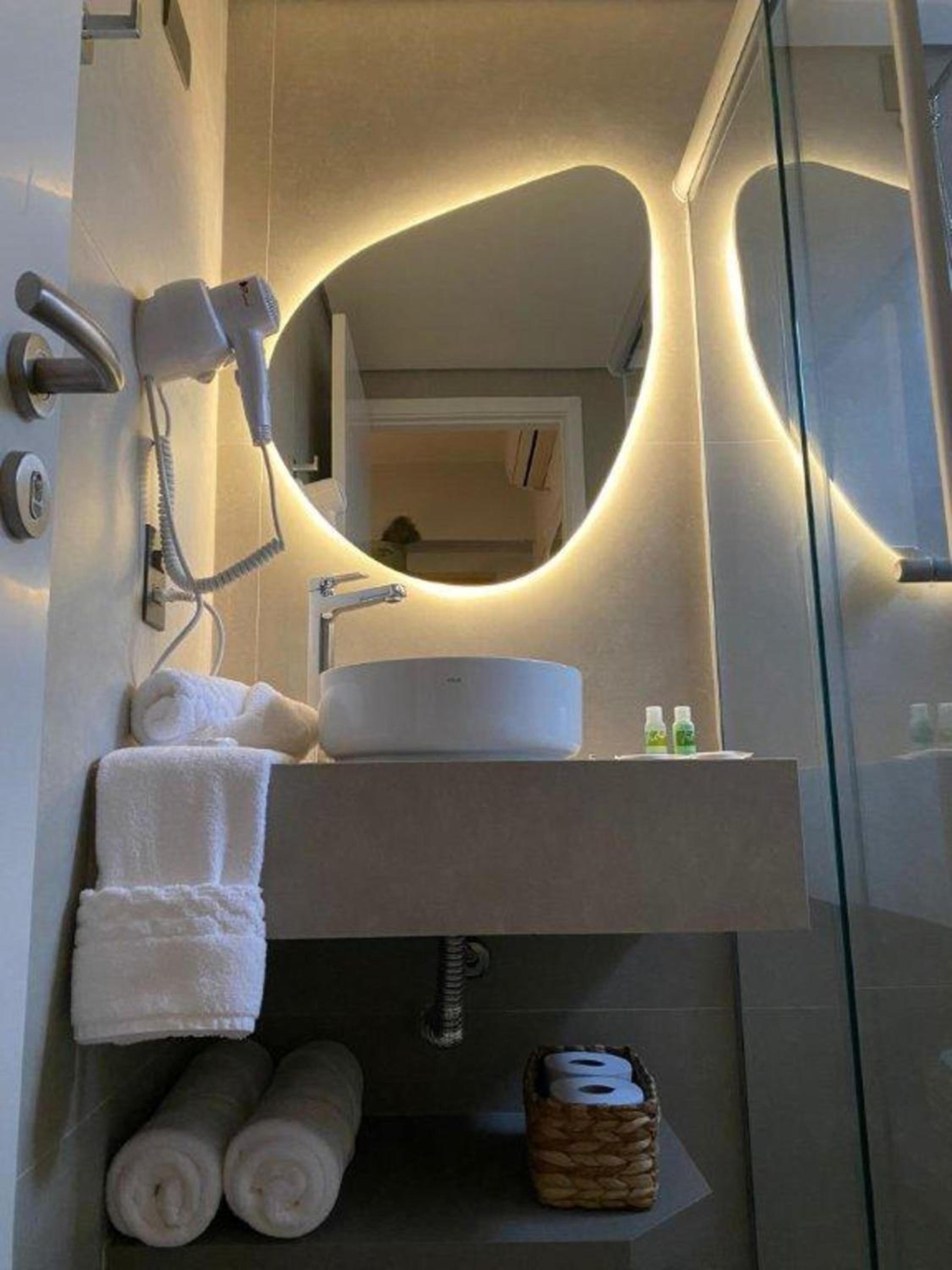 Deluxe Suite photo 3