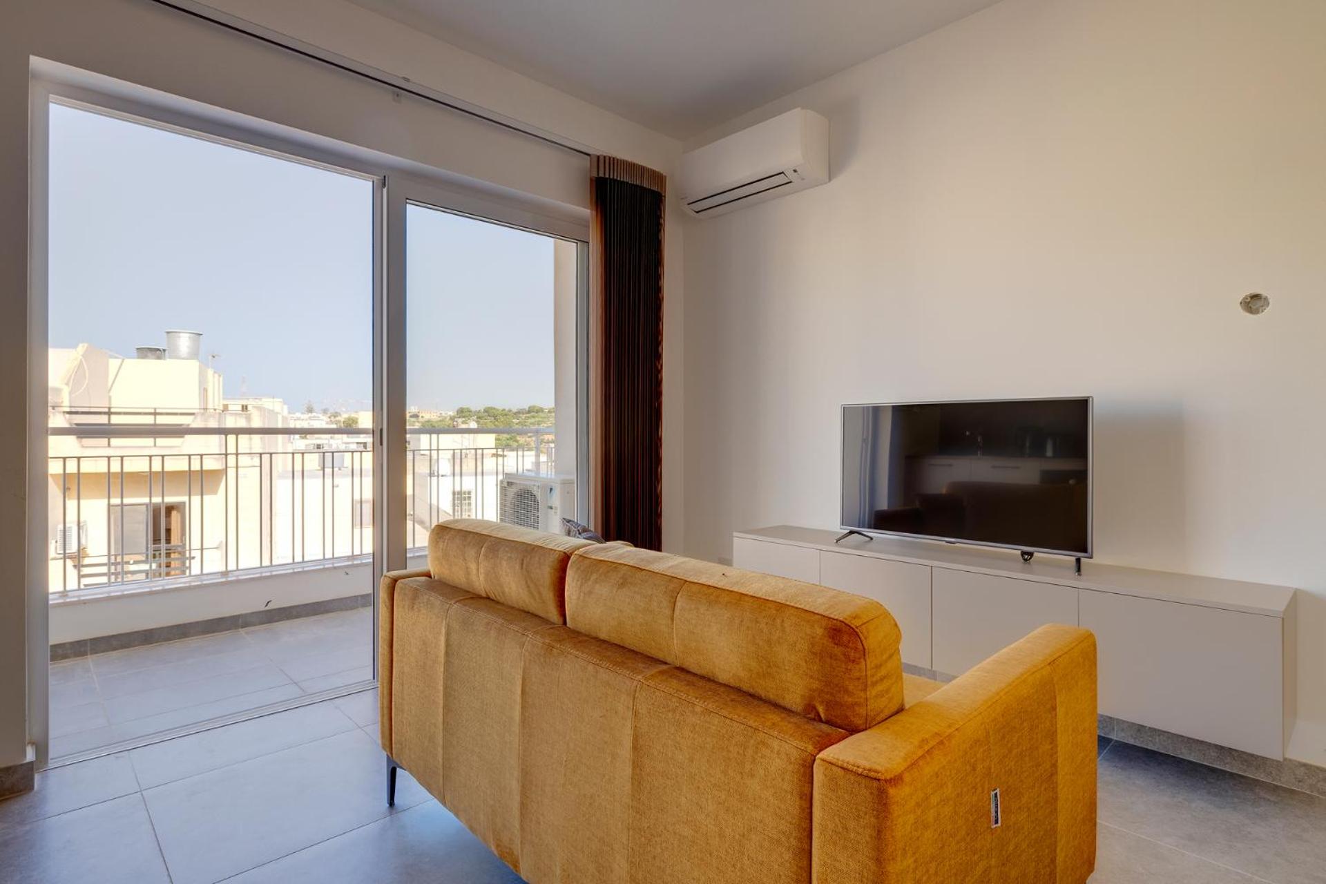 Apartment with Balcony photo 3