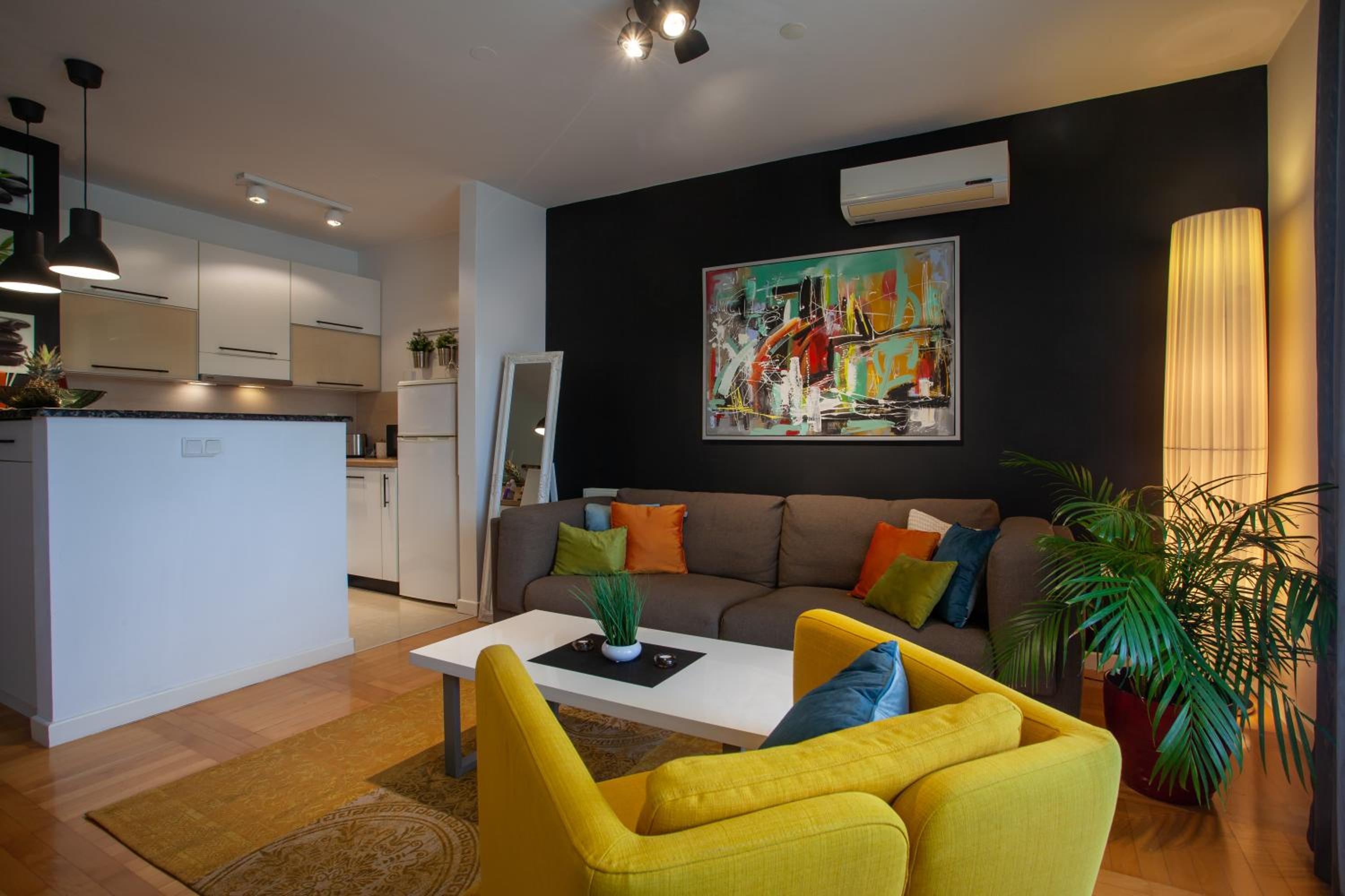 Apartment with Terrace - Photo 11