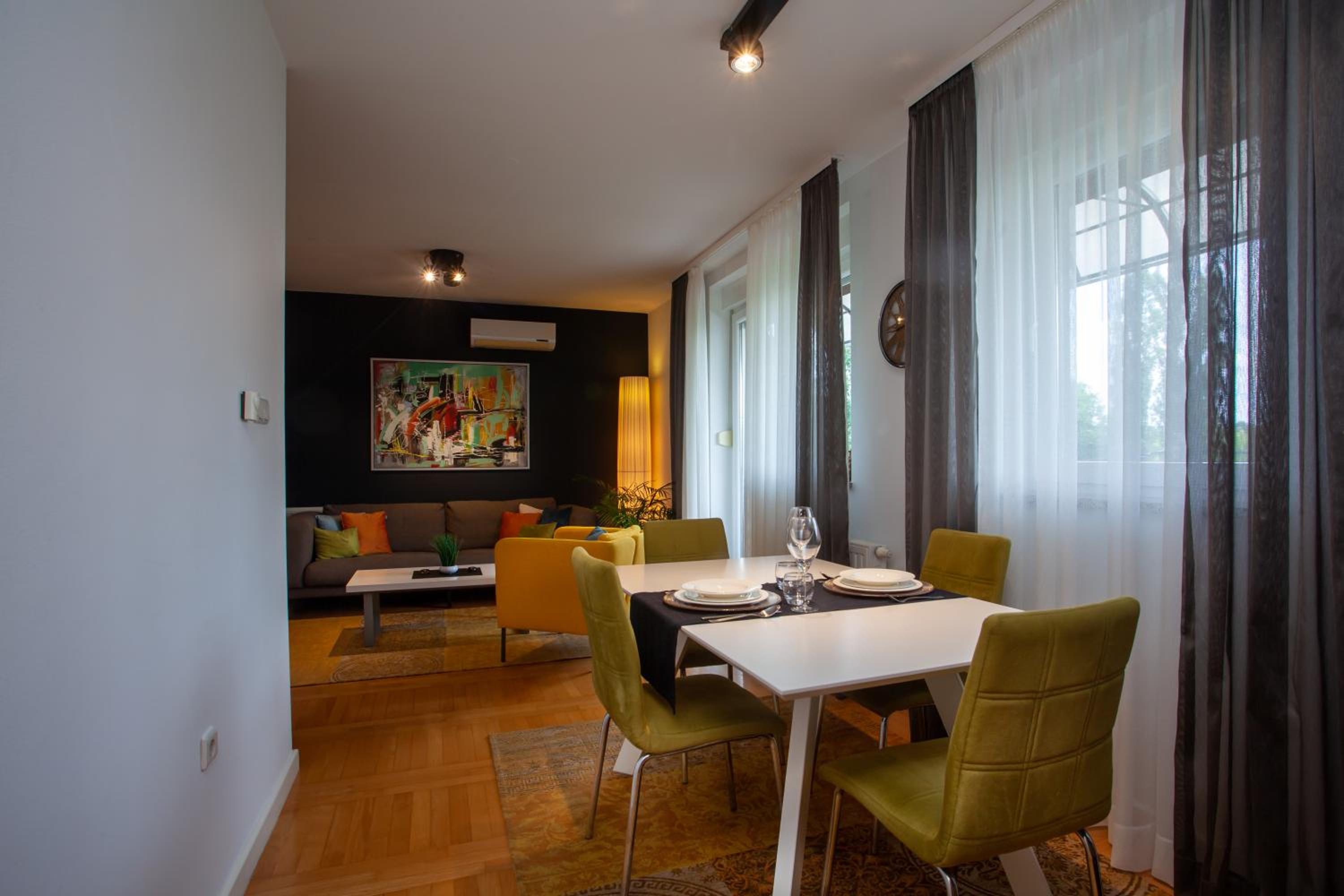 Apartment with Terrace - Photo 10
