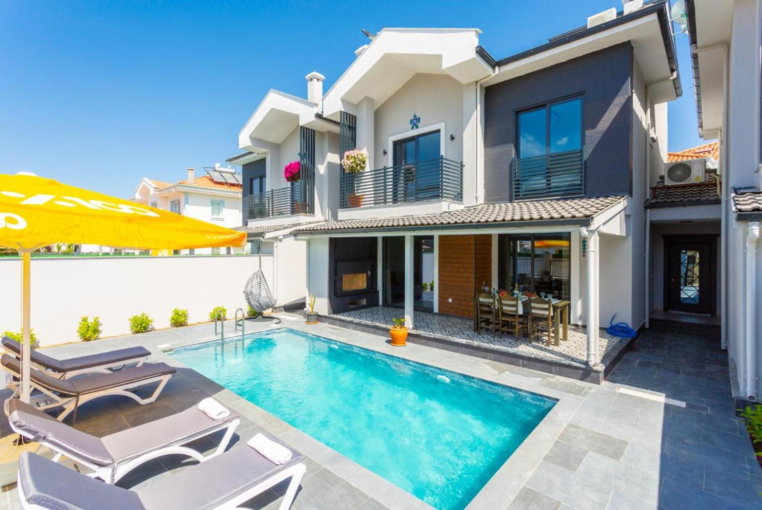 Villa photo 1