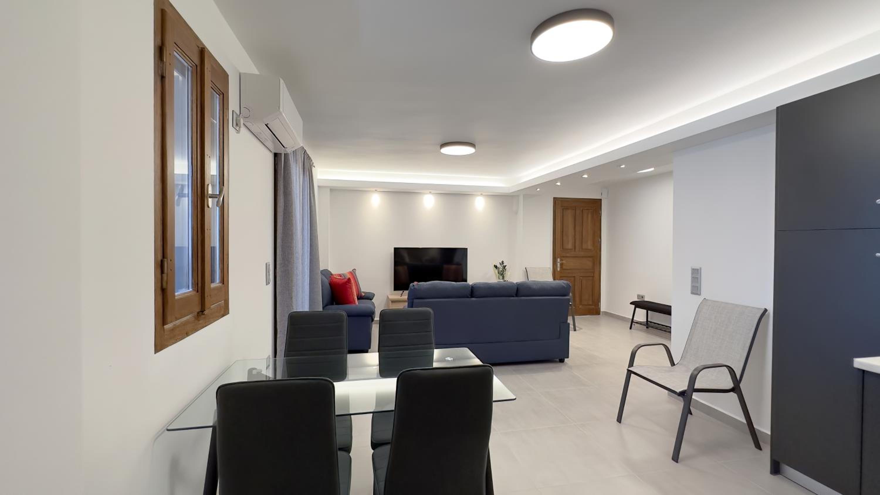 Three-Bedroom House photo 3