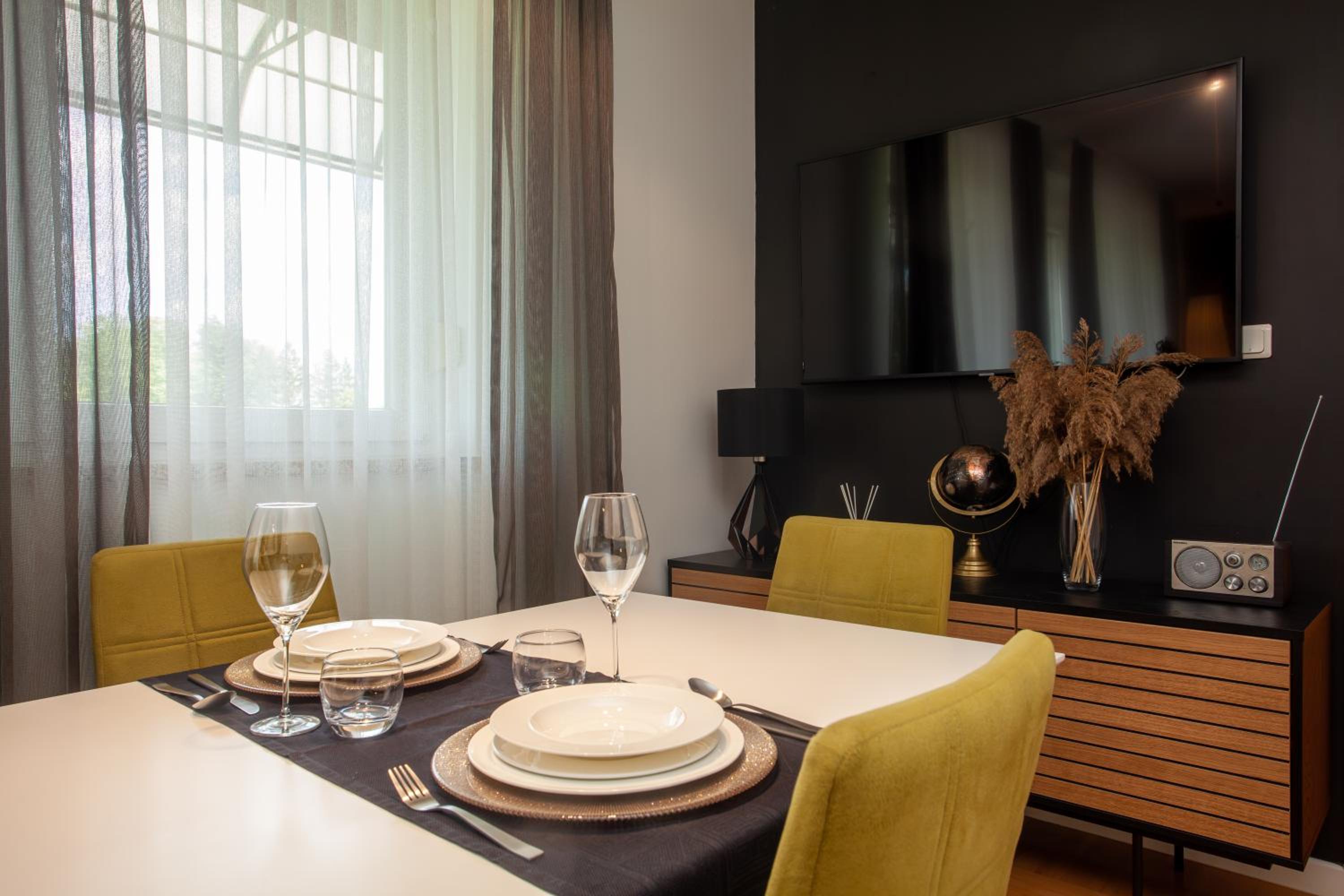 Apartment with Terrace - Photo 8