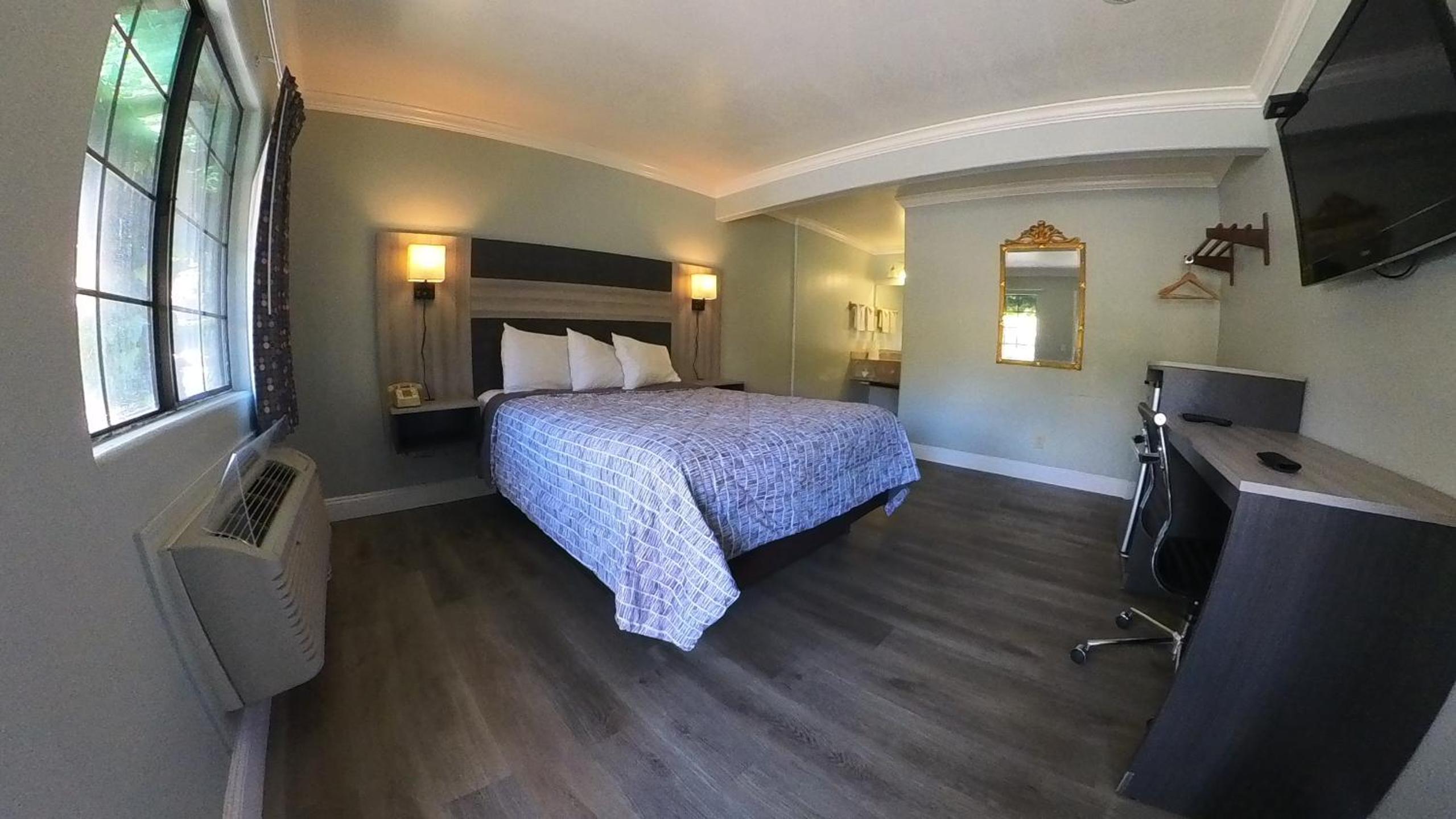 Queen Room - Photo 2
