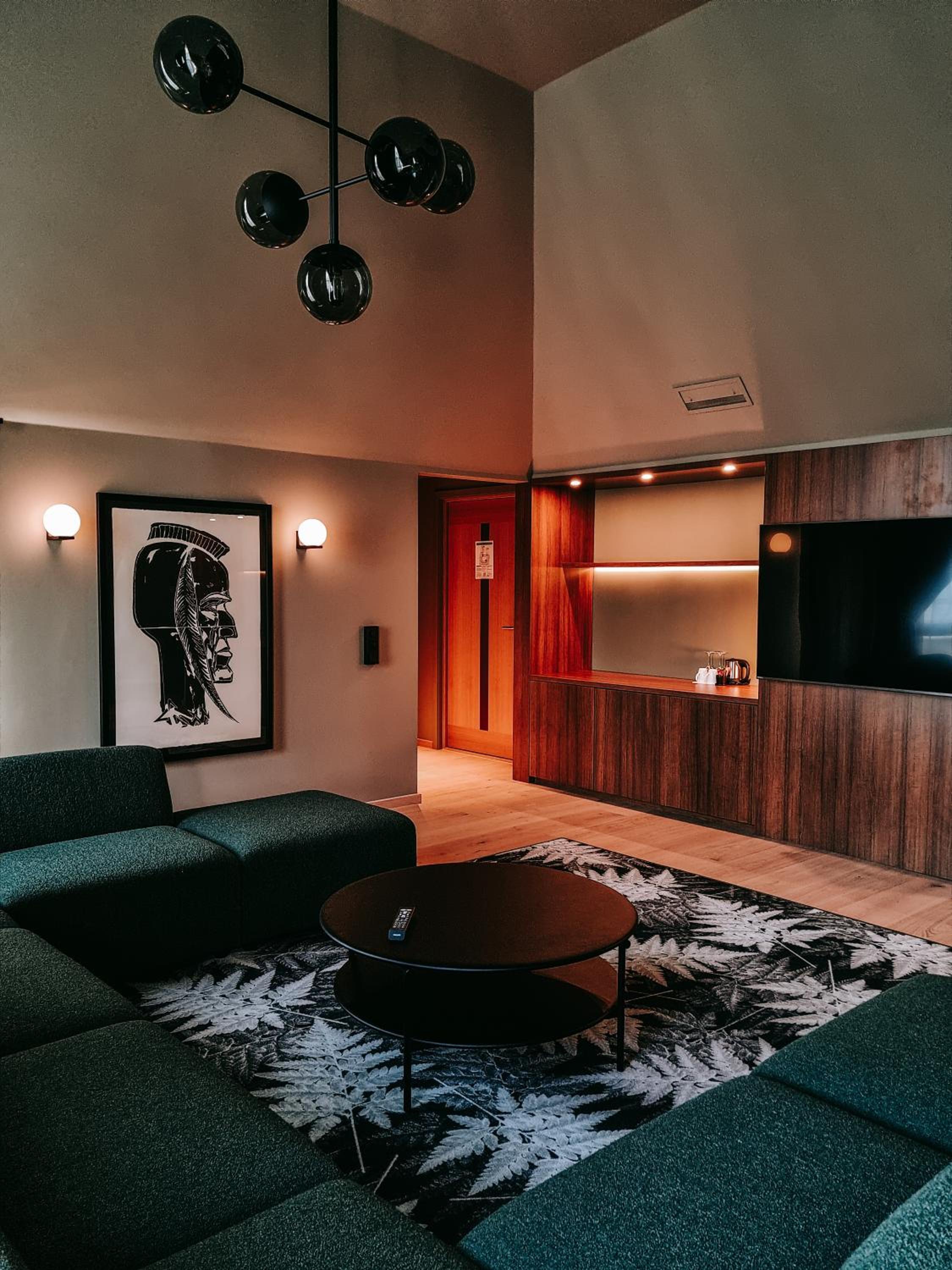 King Suite with Balcony - Photo 8