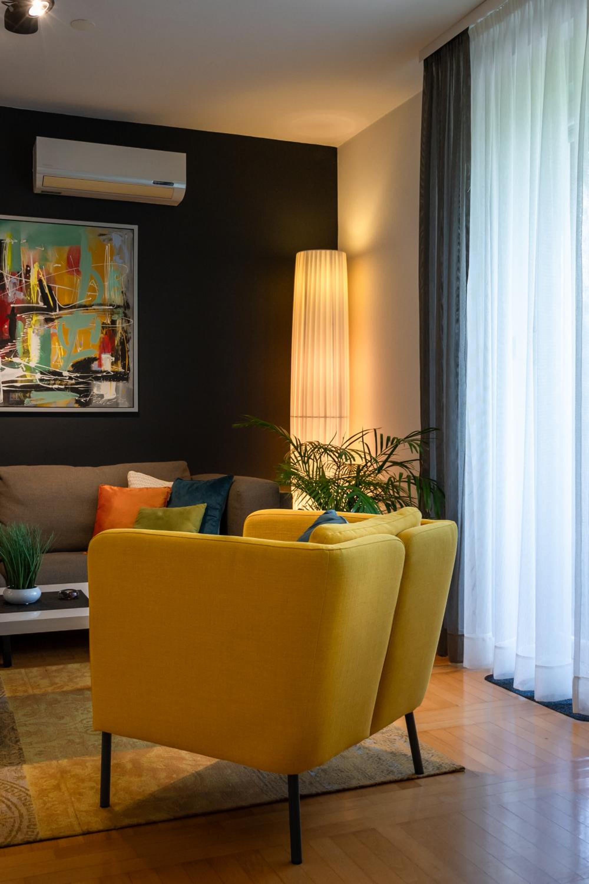 Apartment with Terrace - Photo 4