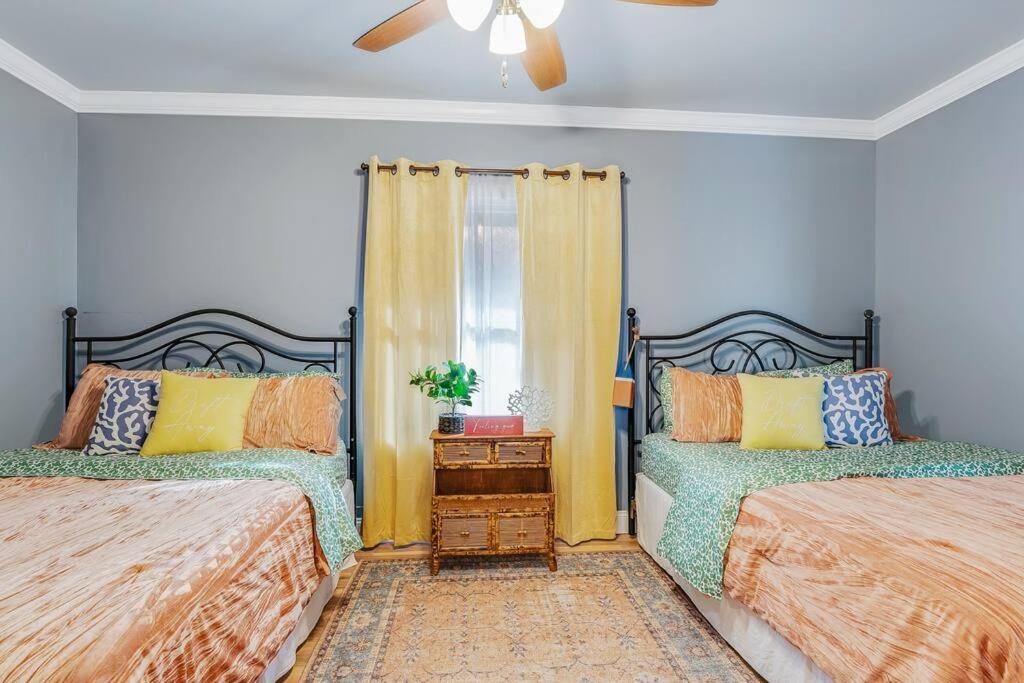 Six-Bedroom House photo 1