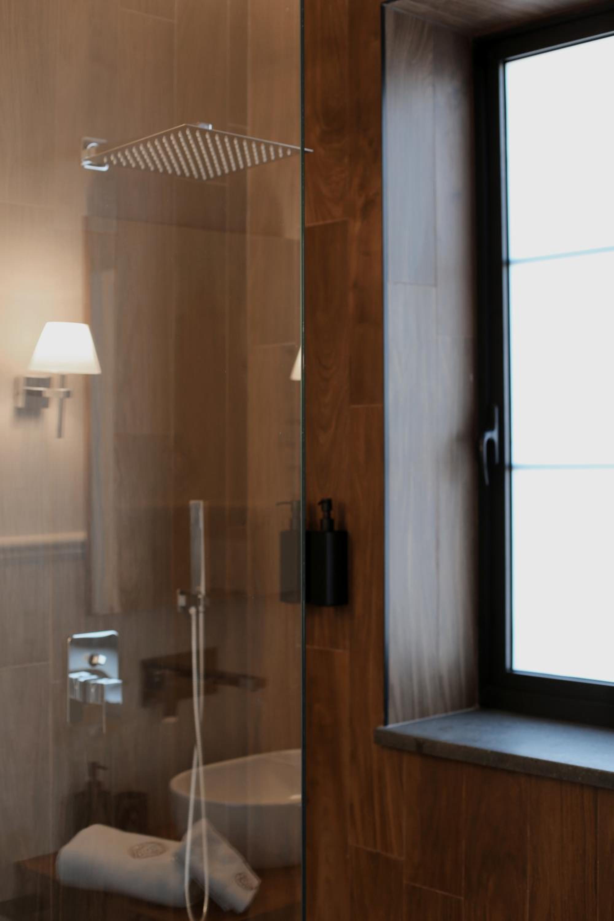 Junior Suite with Terrace - Photo 4