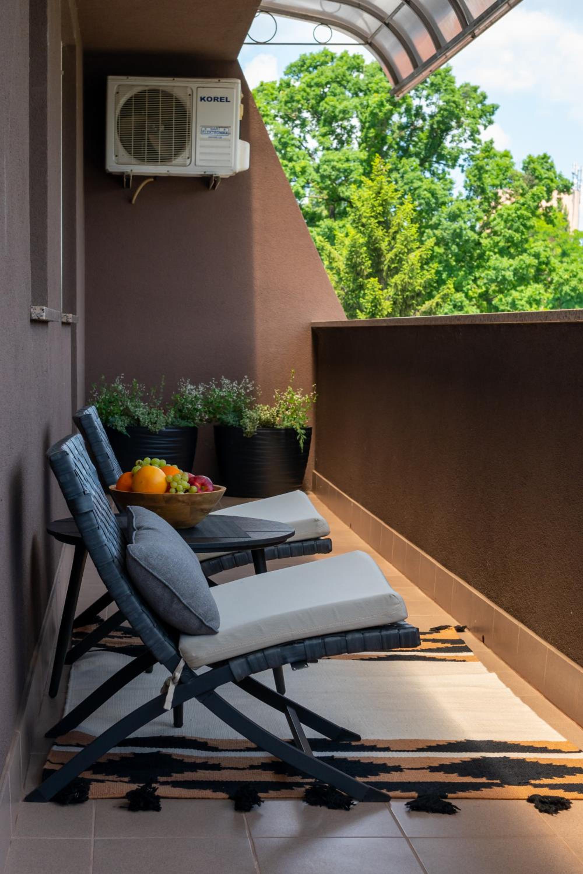 Apartment with Terrace - Photo 53
