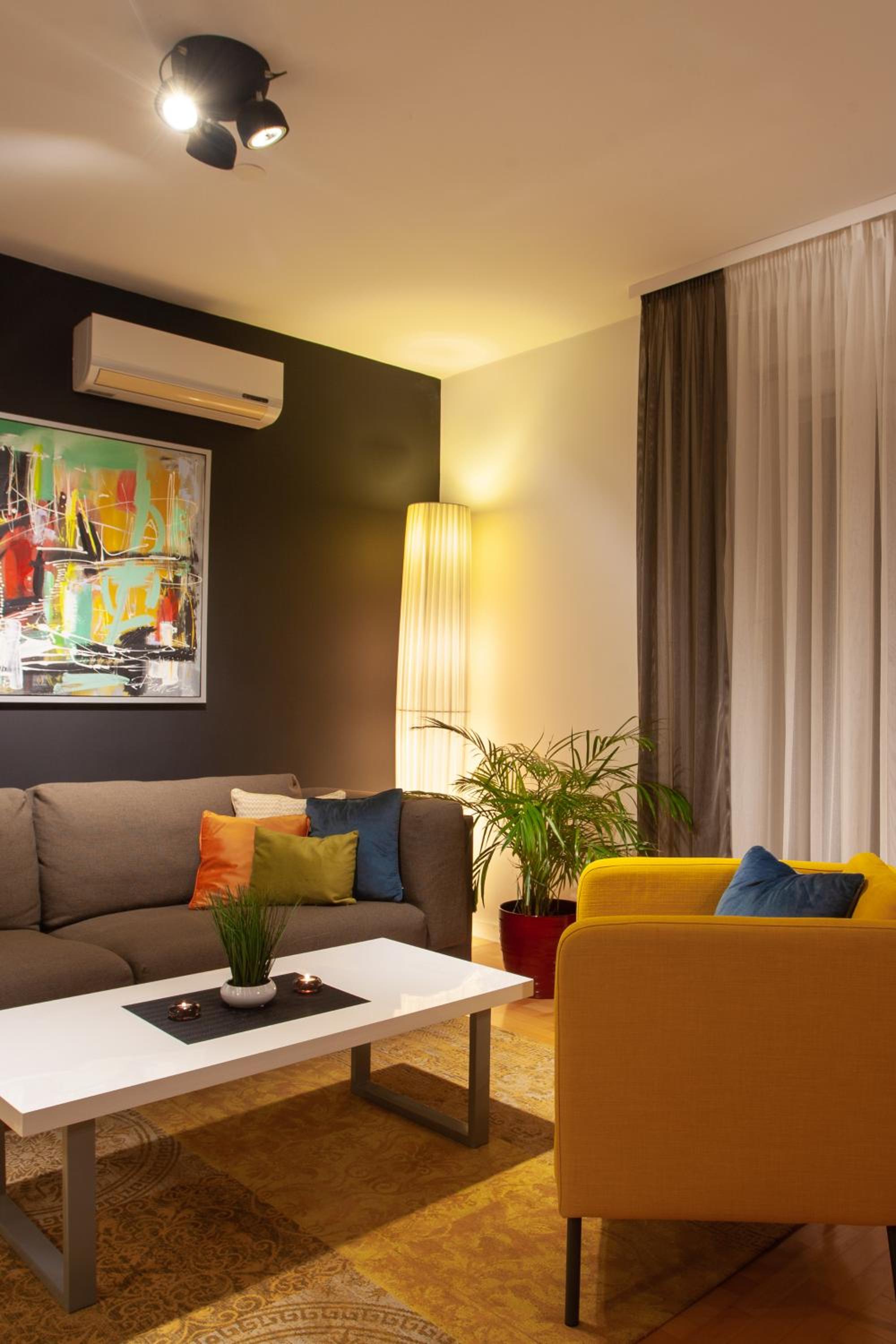 Apartment with Terrace - Photo 22