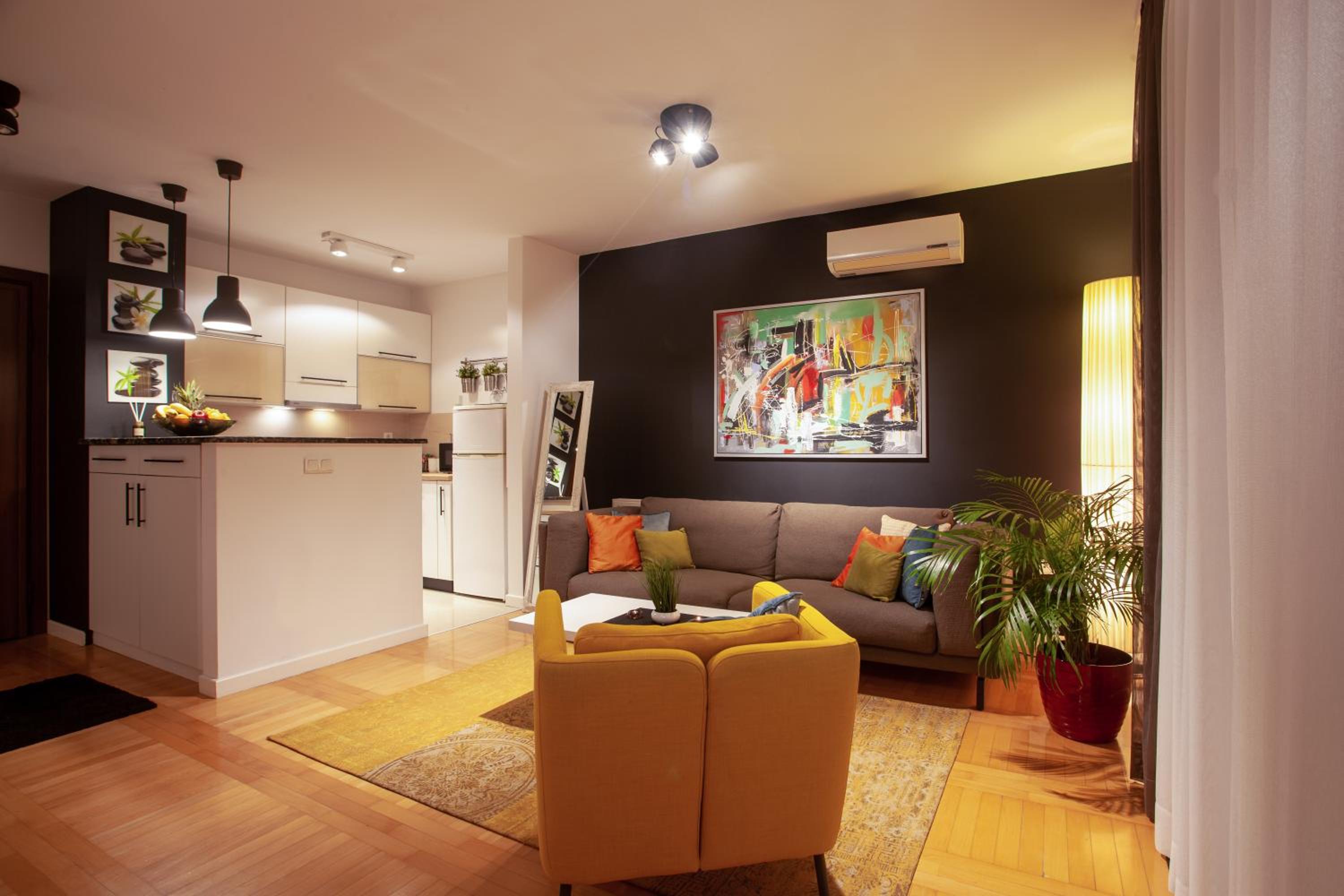 Apartment with Terrace - Photo 23