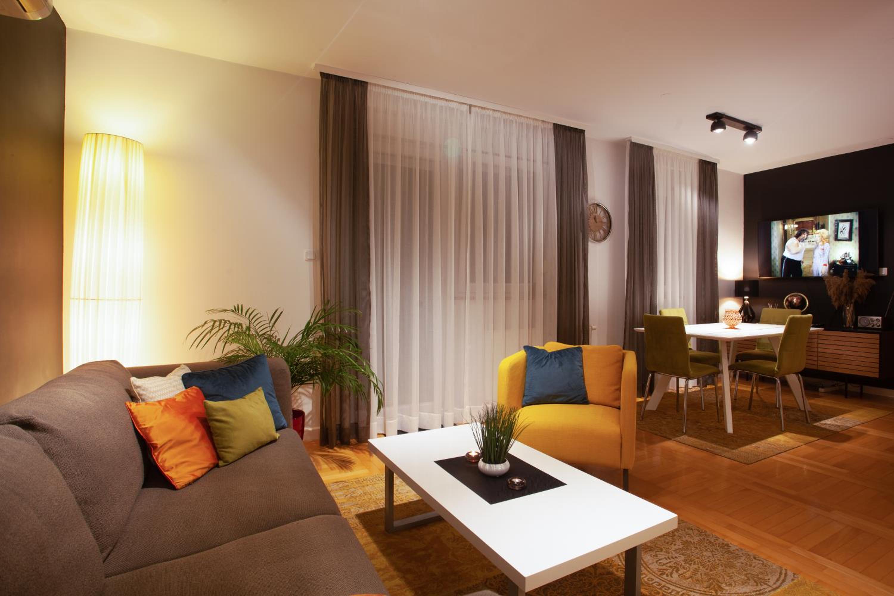 Apartment with Terrace - Photo 24