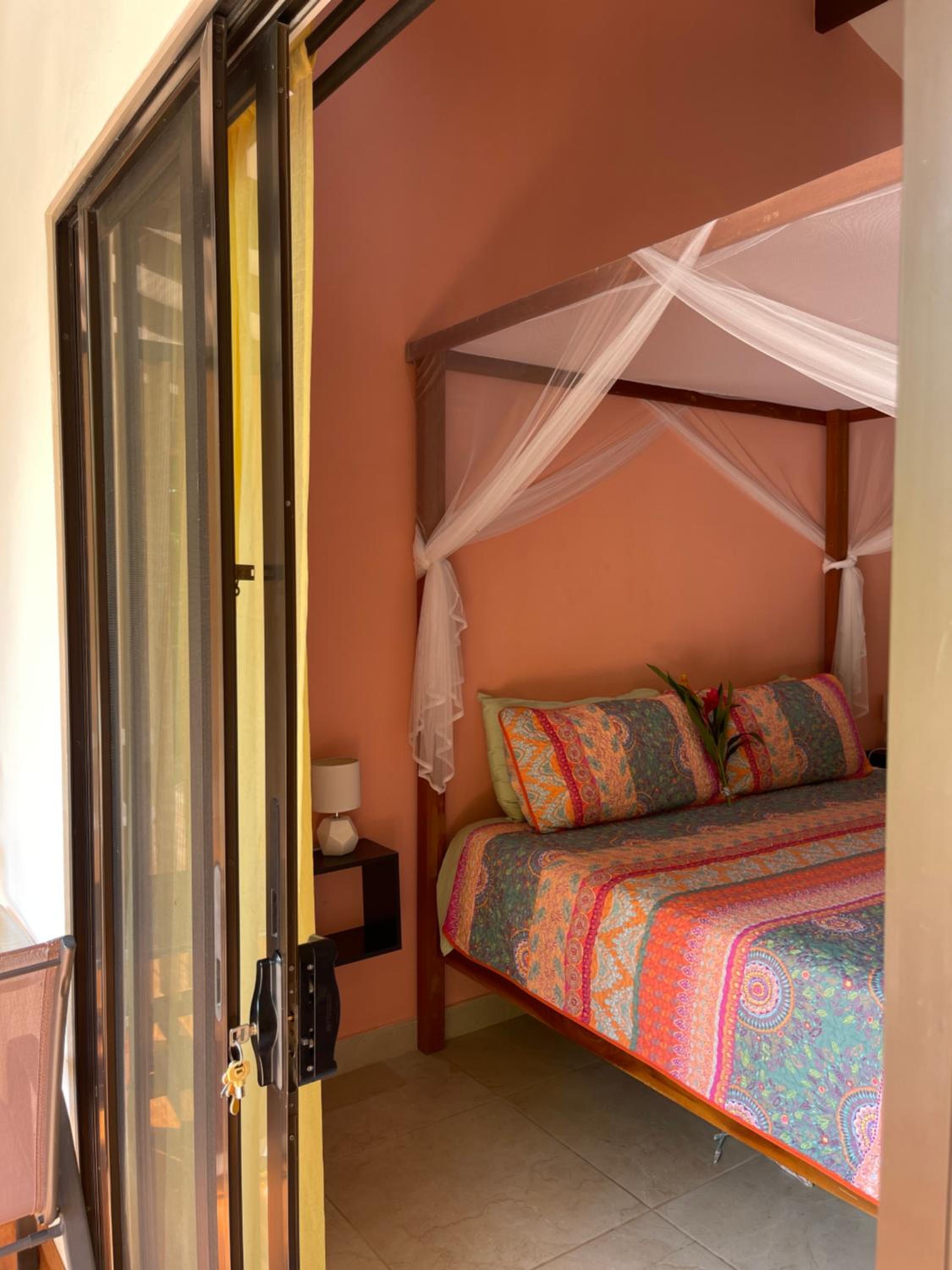 Chambre Lit King-Size - Vue sur Piscine 