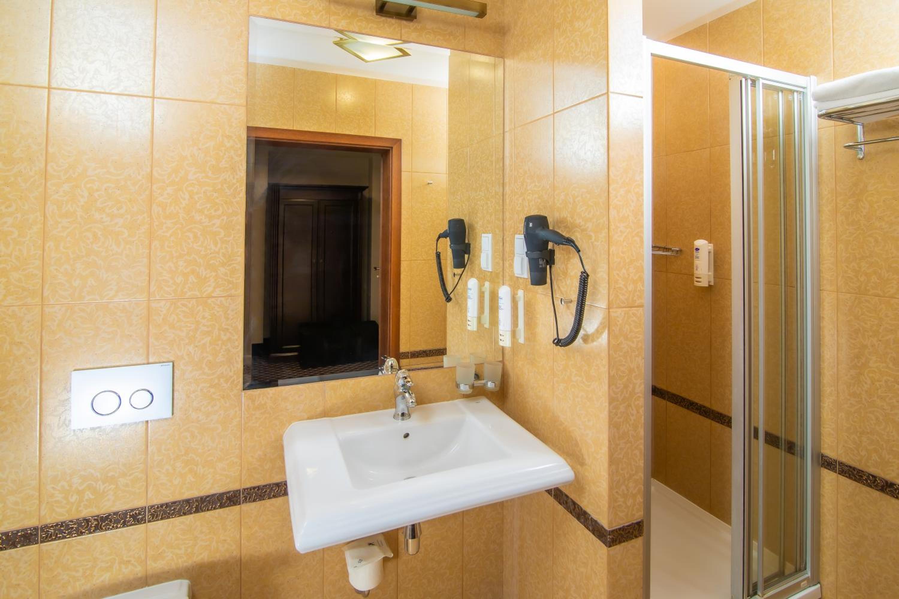 Standard Double Room - Photo 2