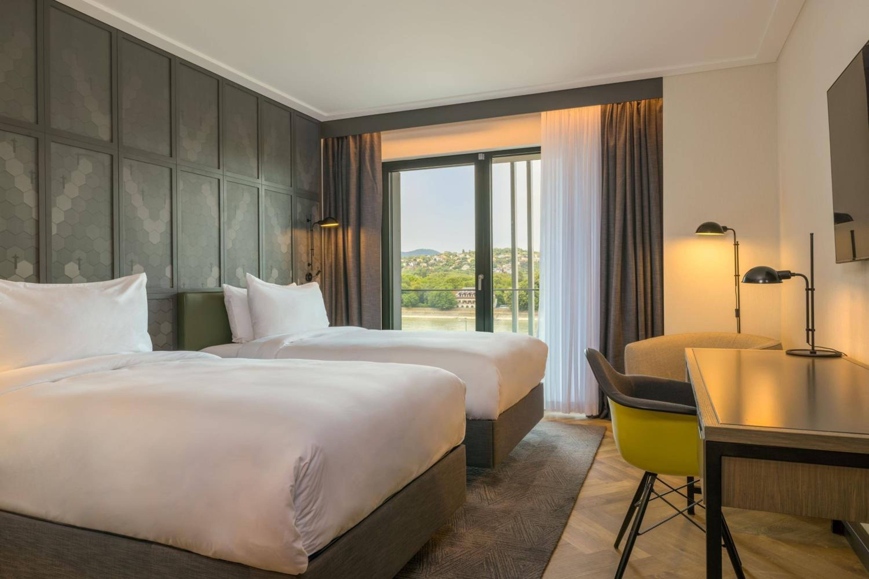 Superior, Guest room, 2 Twins, River view, Balcony - Photo 1