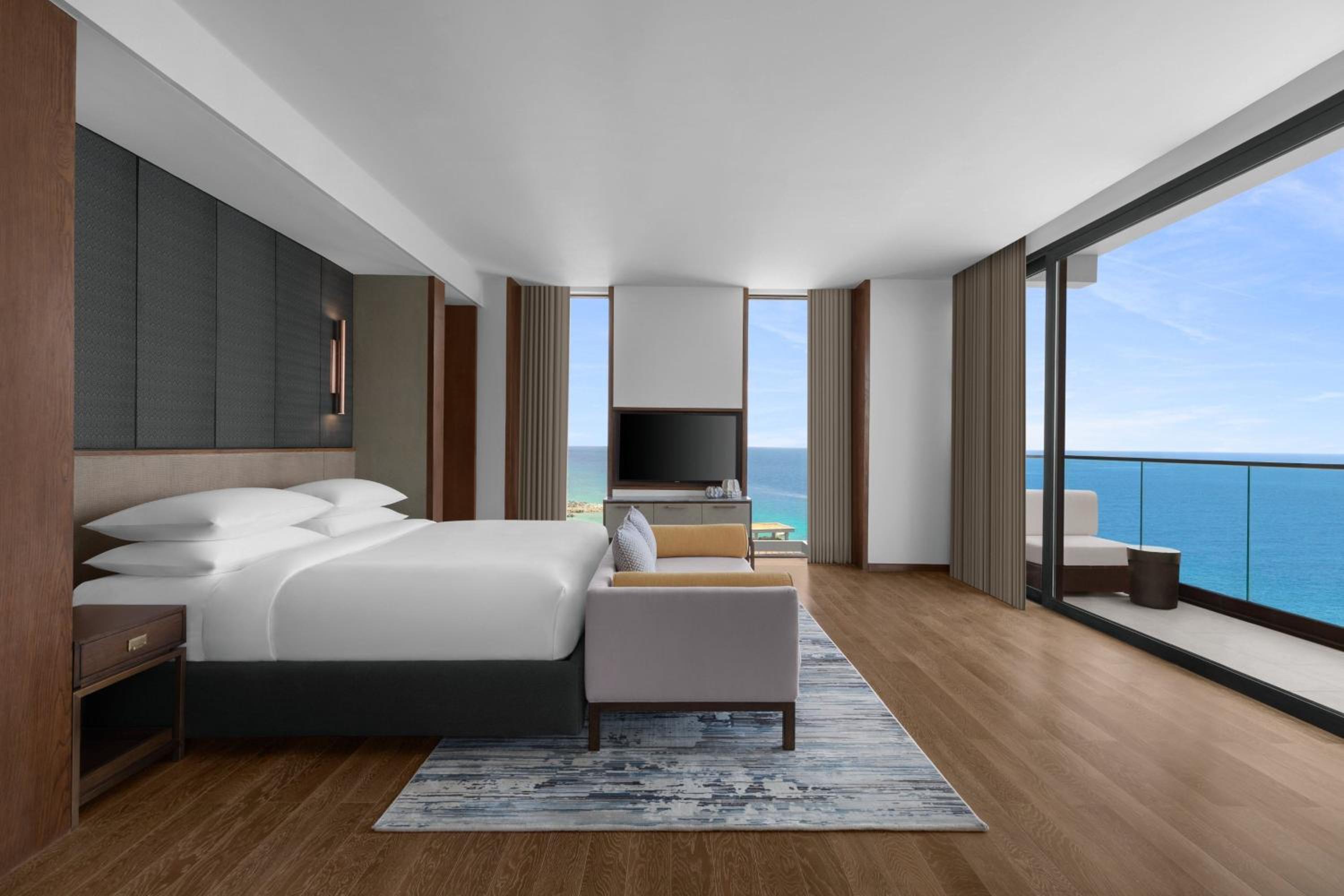 Honeymoon Suite with Balcony and Ocean View - Photo 1