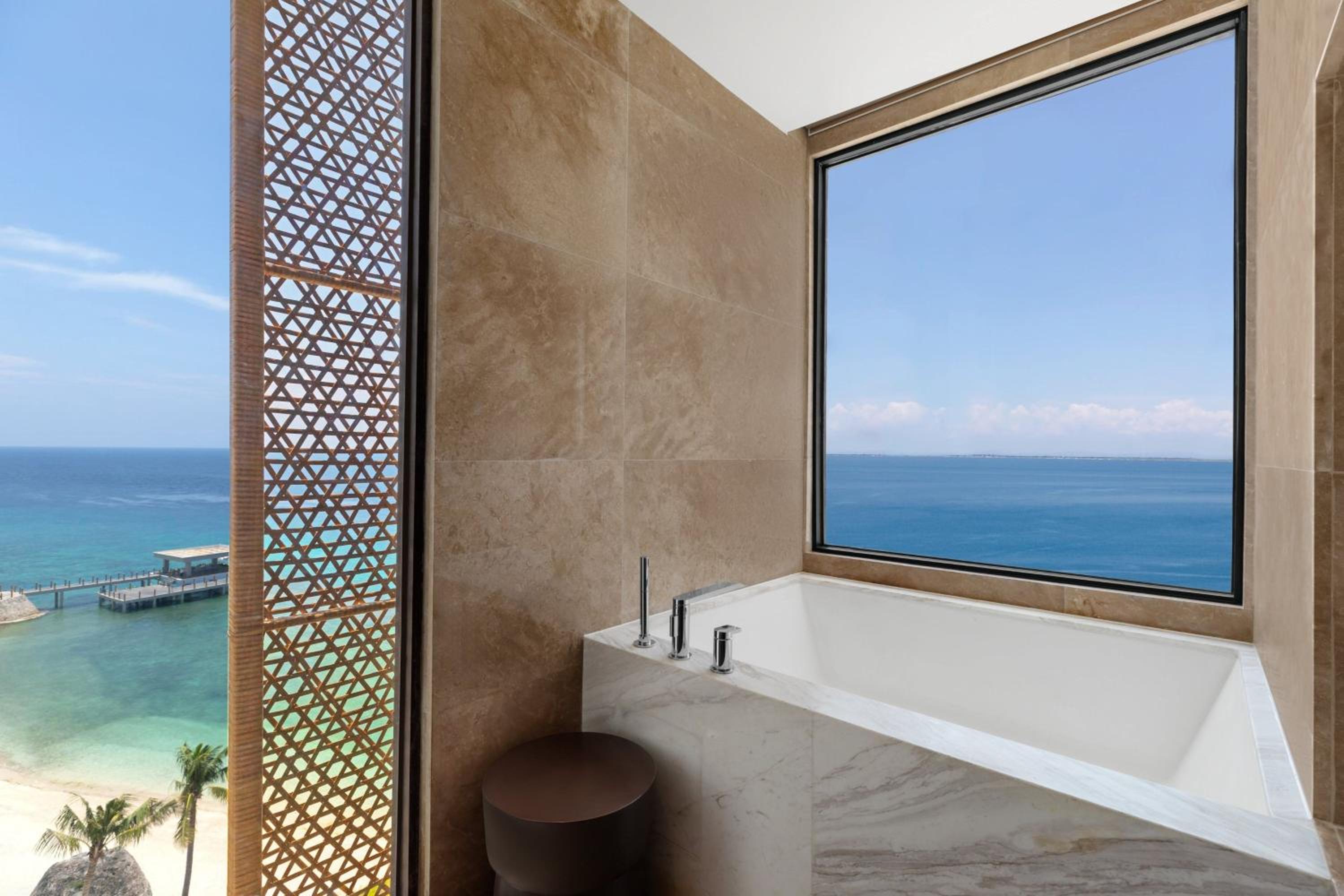 Honeymoon Suite with Balcony and Ocean View - Photo 2
