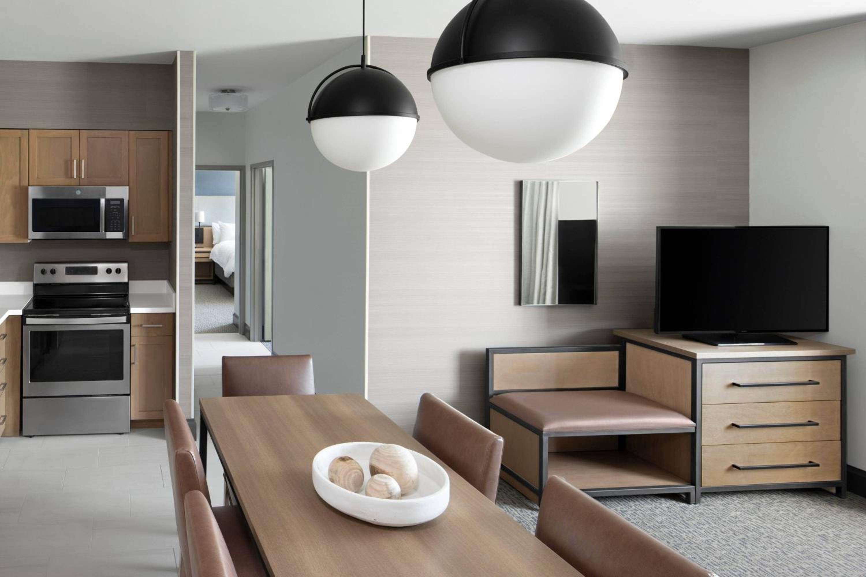 2 Bedroom Suite, Bedroom 1: 1 King, Bedroom 2: 1 King - Photo 1